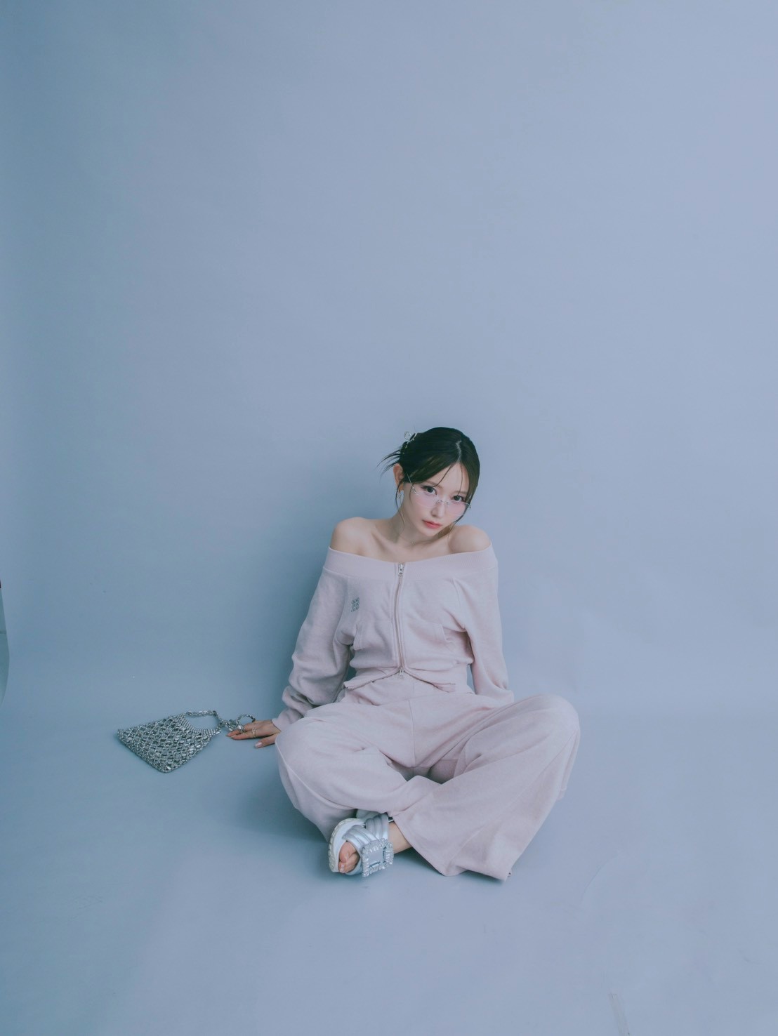 Off Shoulder Logo Set up