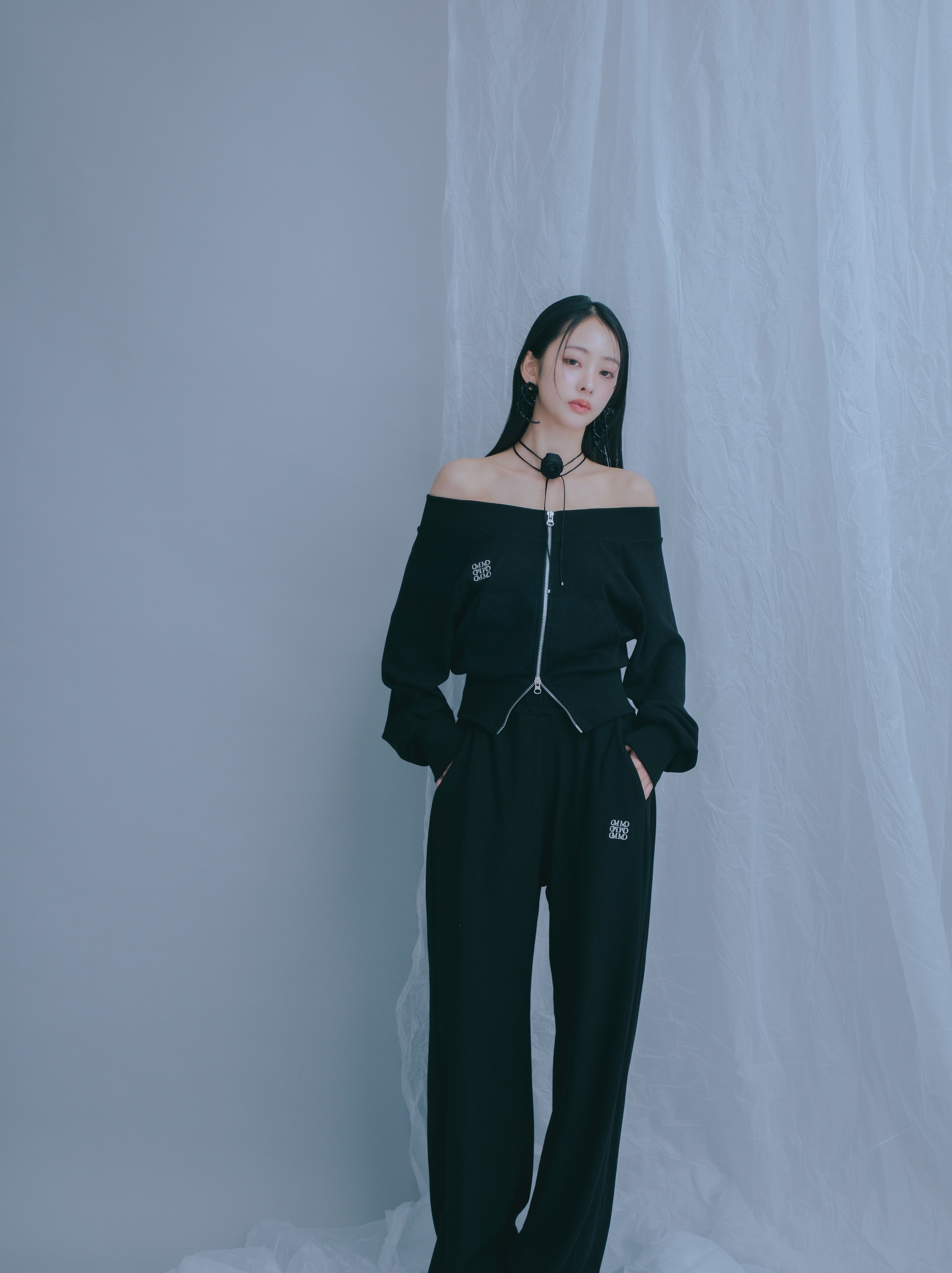 Off Shoulder Logo Set up