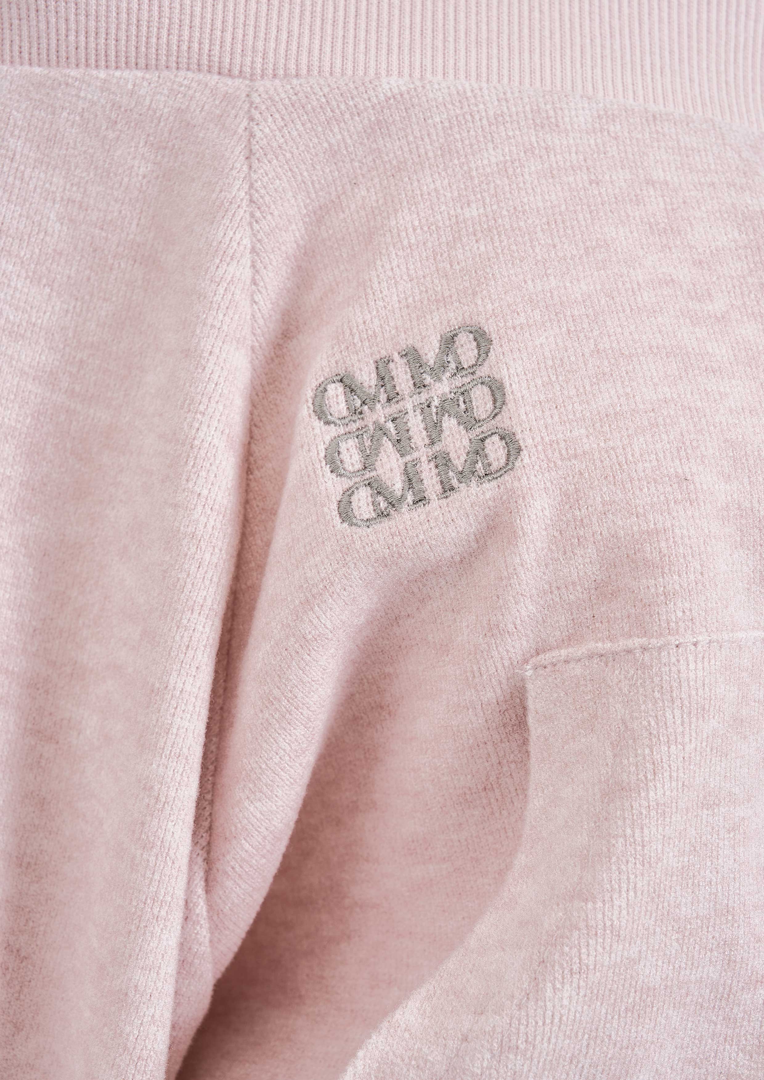 Off Shoulder Logo Set up