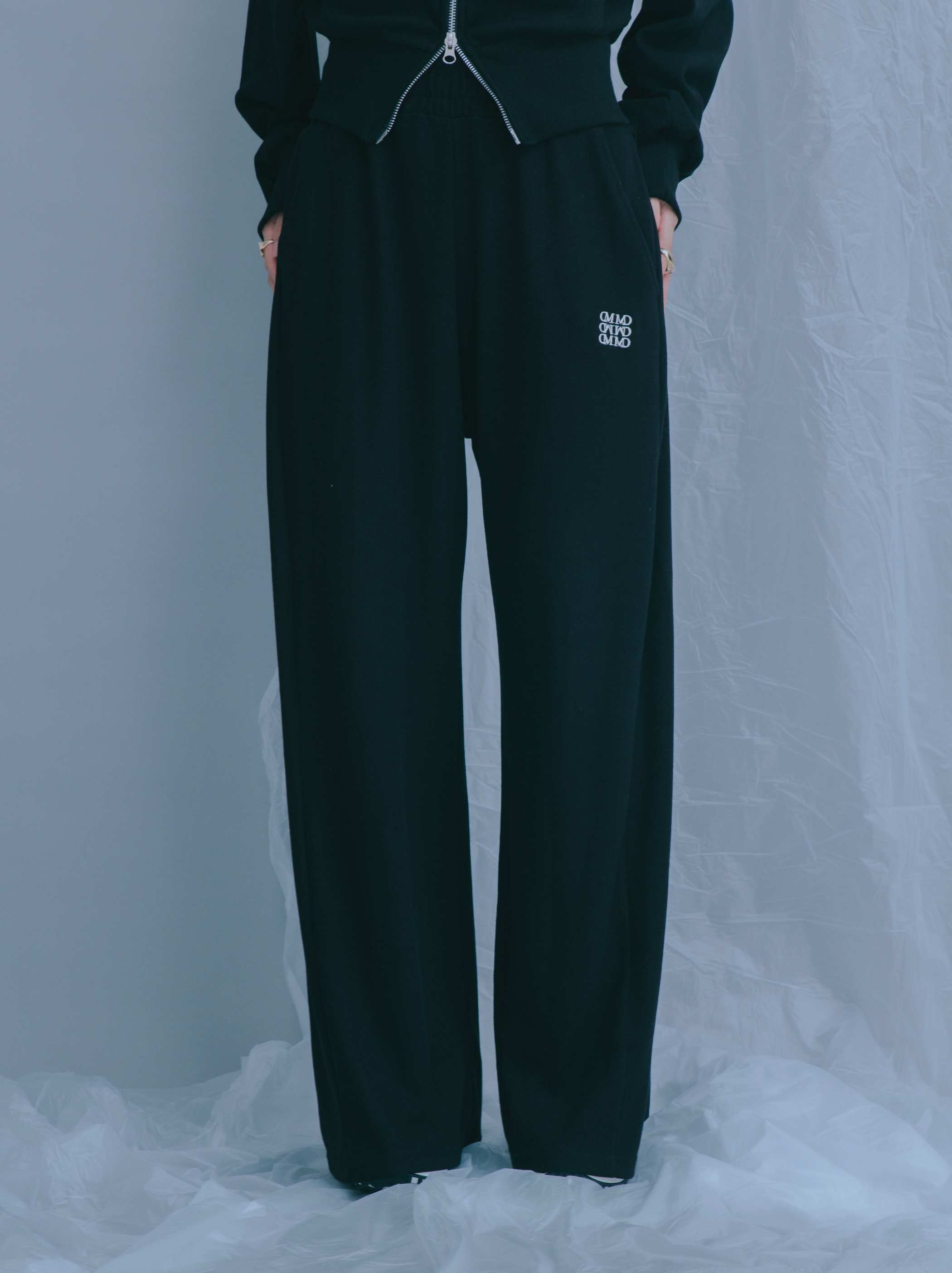 Off Shoulder Logo Set up