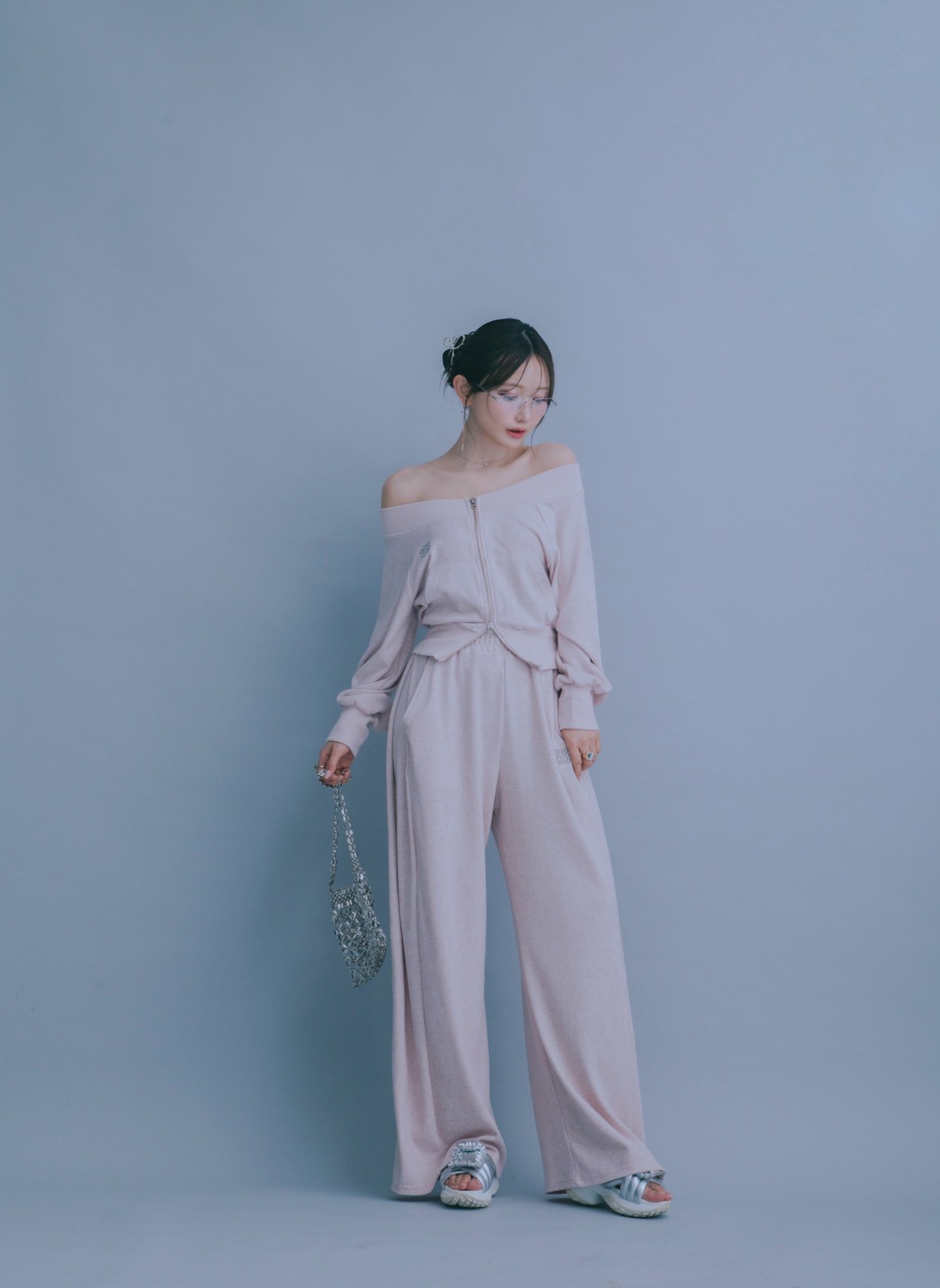 Off Shoulder Logo Set up