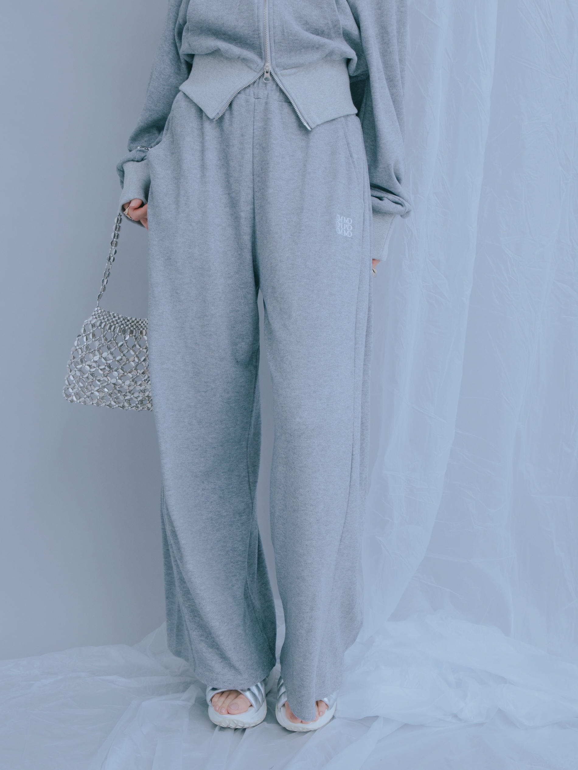 Off Shoulder Logo Set up
