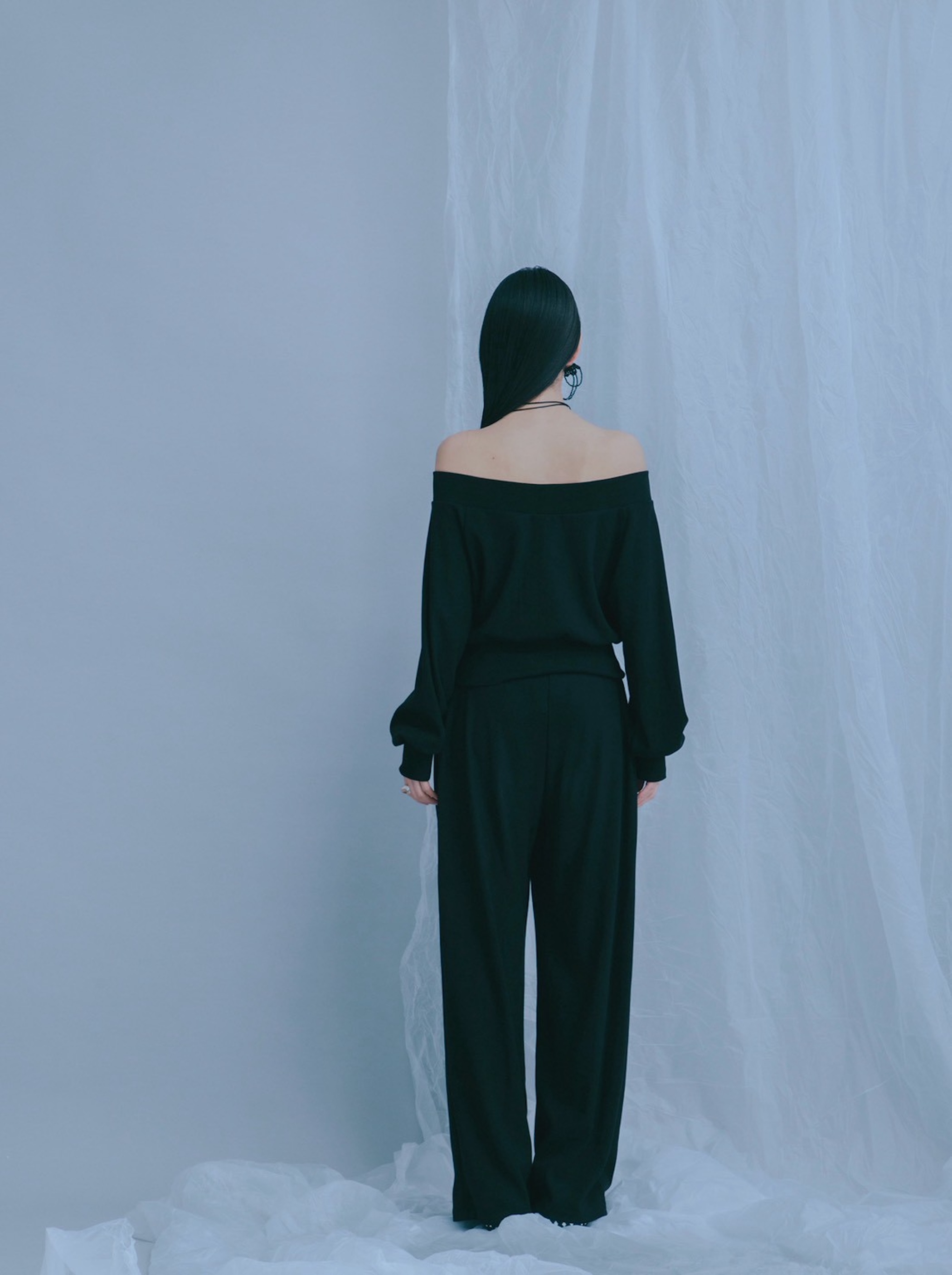 Off Shoulder Logo Set up