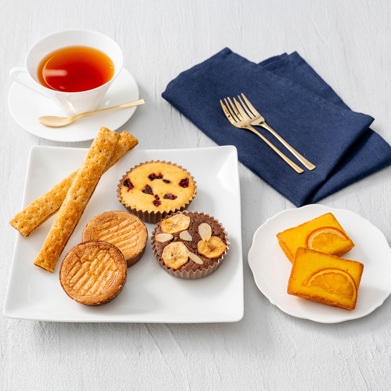 【母の日】リーガロイヤルホテル ロイヤル・ガトー・アンサンブル 8個入 母の日カード付【受注締切：4月29日(水)】