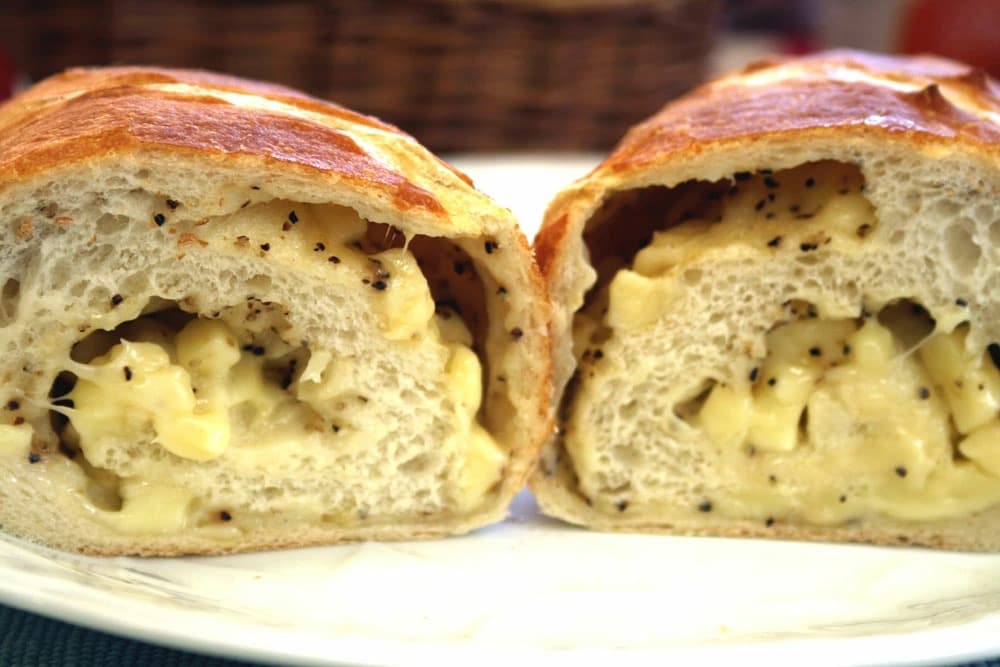 ブラックペッパーチーズ カットサイズ: ノーカットで１個