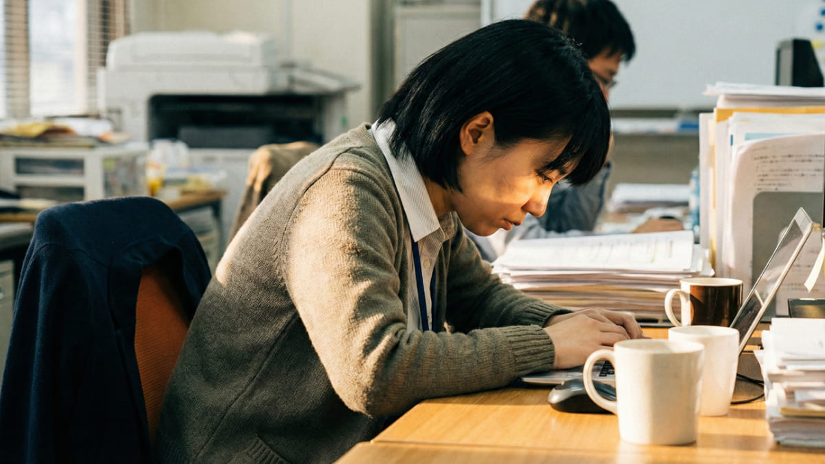 猫背や巻き肩のイメージ