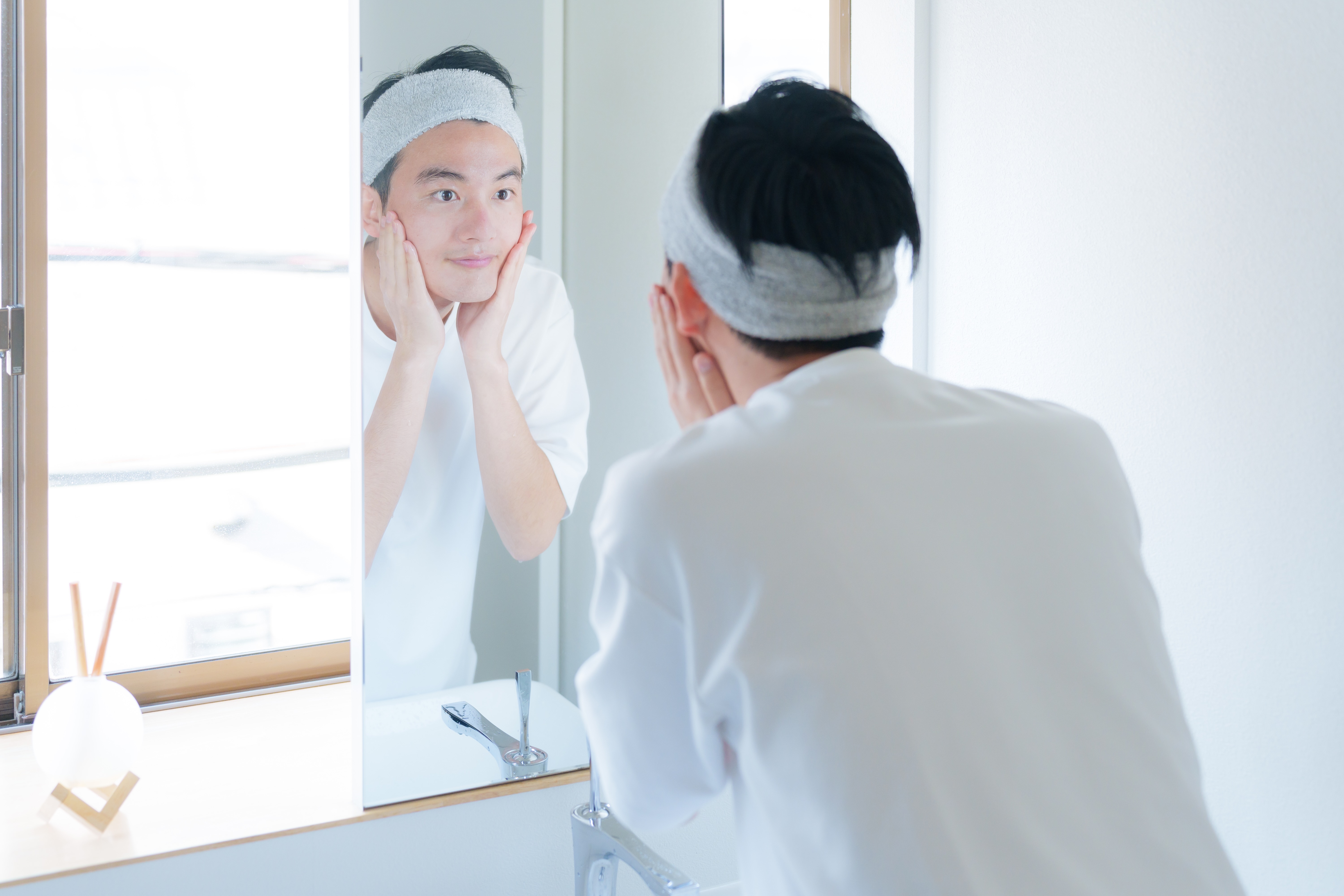 赤ら顔をカバーしながら肌を守る、化粧下地の選び方