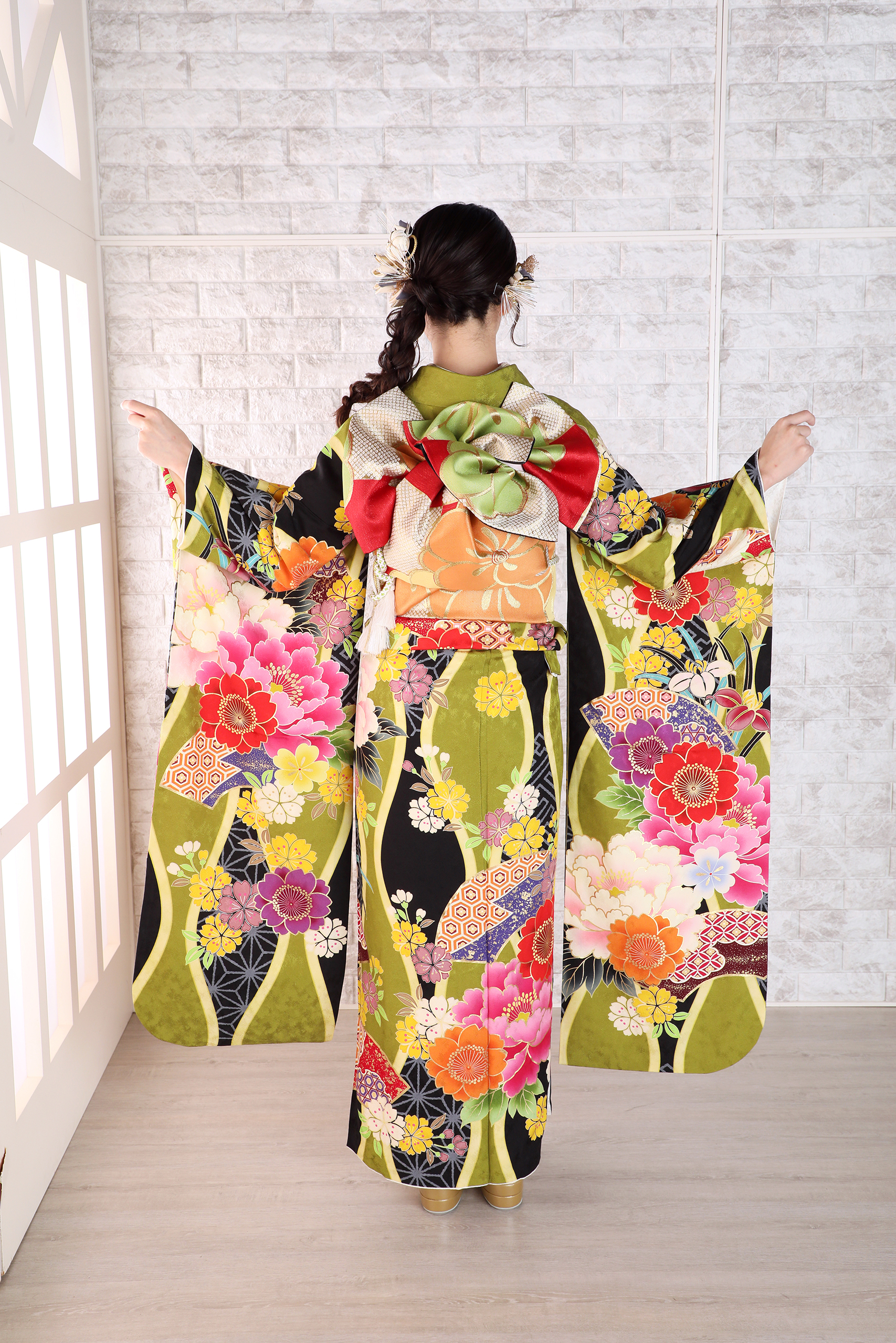 振袖レンタルNP2-<br />137,500円<br />　【サイズ】Free 成人式年度: 成人式2027年1月