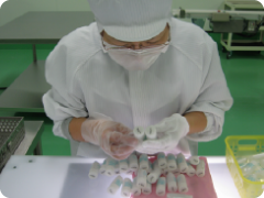 Give&Giveの自社工場での製造作業