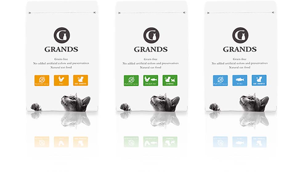 チキン、チキン＆サーモン、サーモンの3つの味が揃ったGRANDS（グランツ）キャットフードのパッケージ