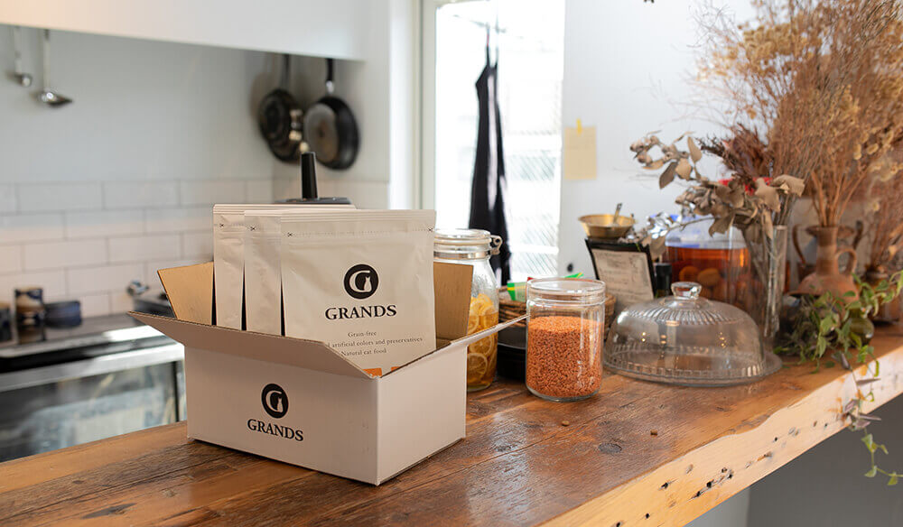 グランツの袋がキッチンの棚に置かれている様子を撮影した画像