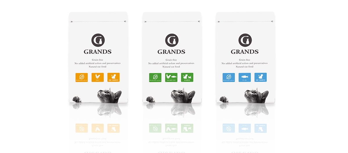 グランツが販売しているチキン味、チキン&サーモン味、サーモン味の3種類のキャットフードのパッケージが横並びで写っている画像。