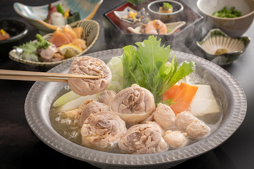 料亭「博多華味鳥」の水たき