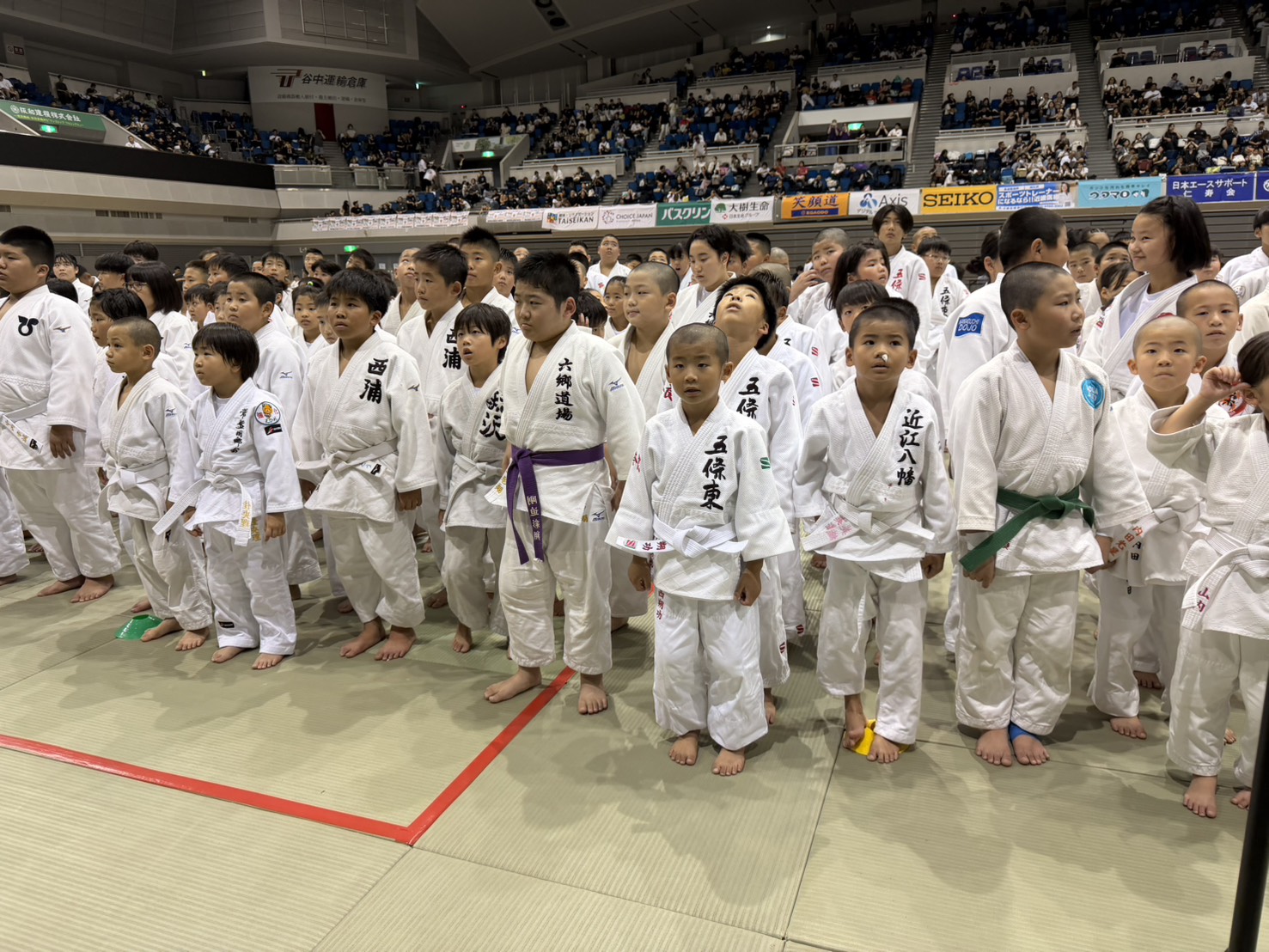開会式で整列する子どもたち