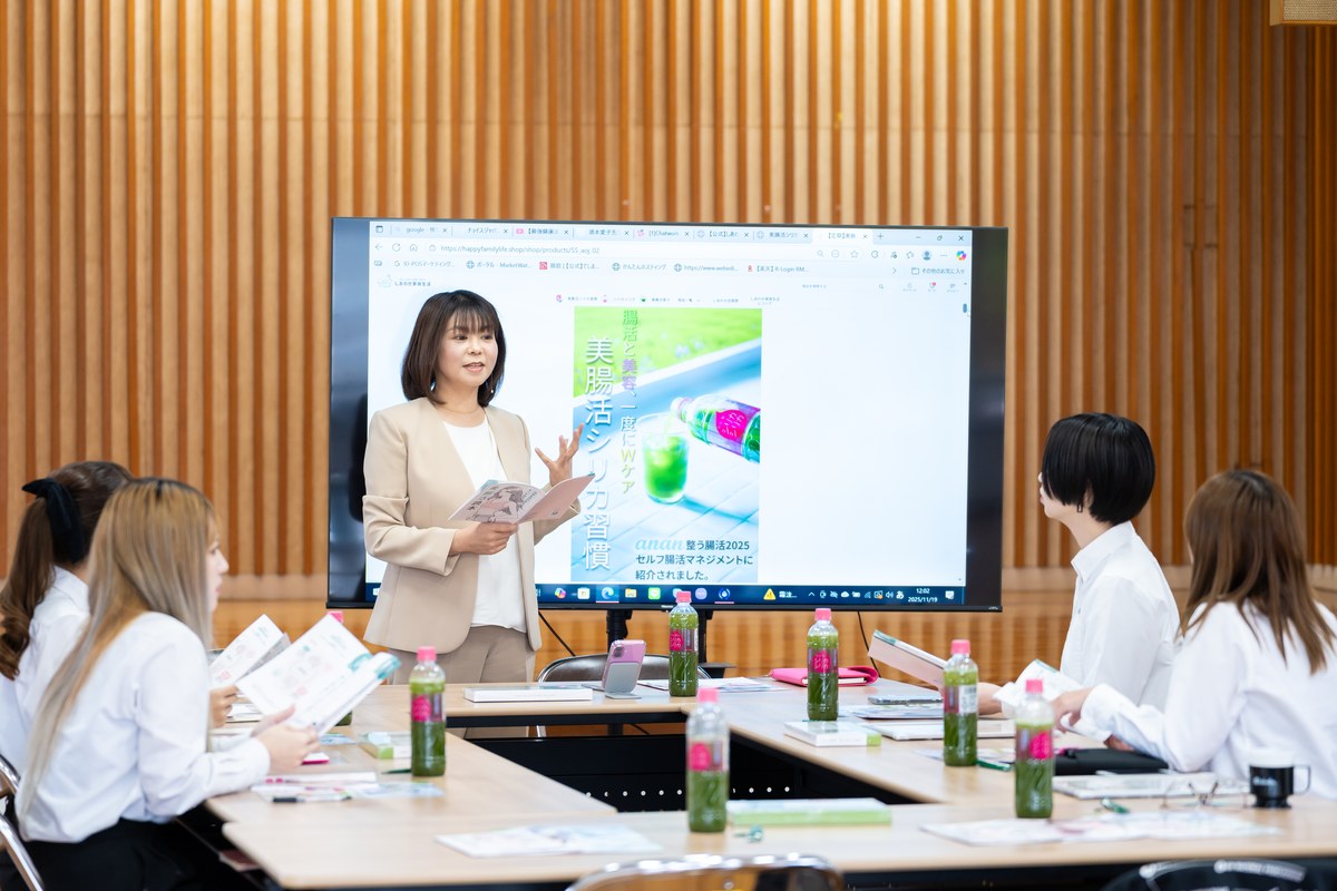 美腸活アドバイザー 須本愛子先生が、腸活の“順番”について語る様子