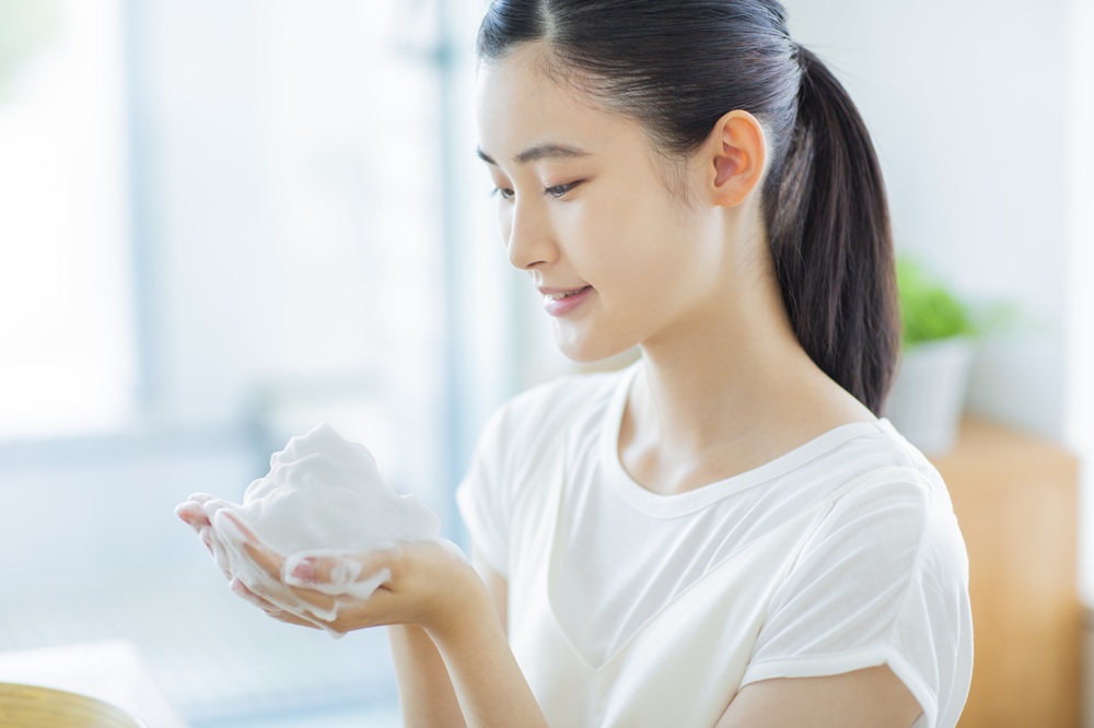 摩擦を避けるため泡で洗顔することをお勧めします