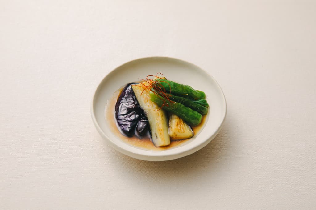 だしのうま味がしみる<br>ナスとししとうの揚げ浸し