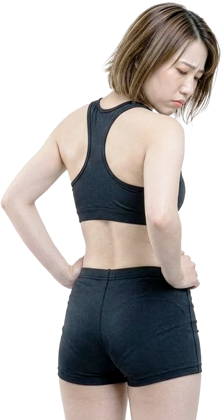 後ろ姿を気にする女性