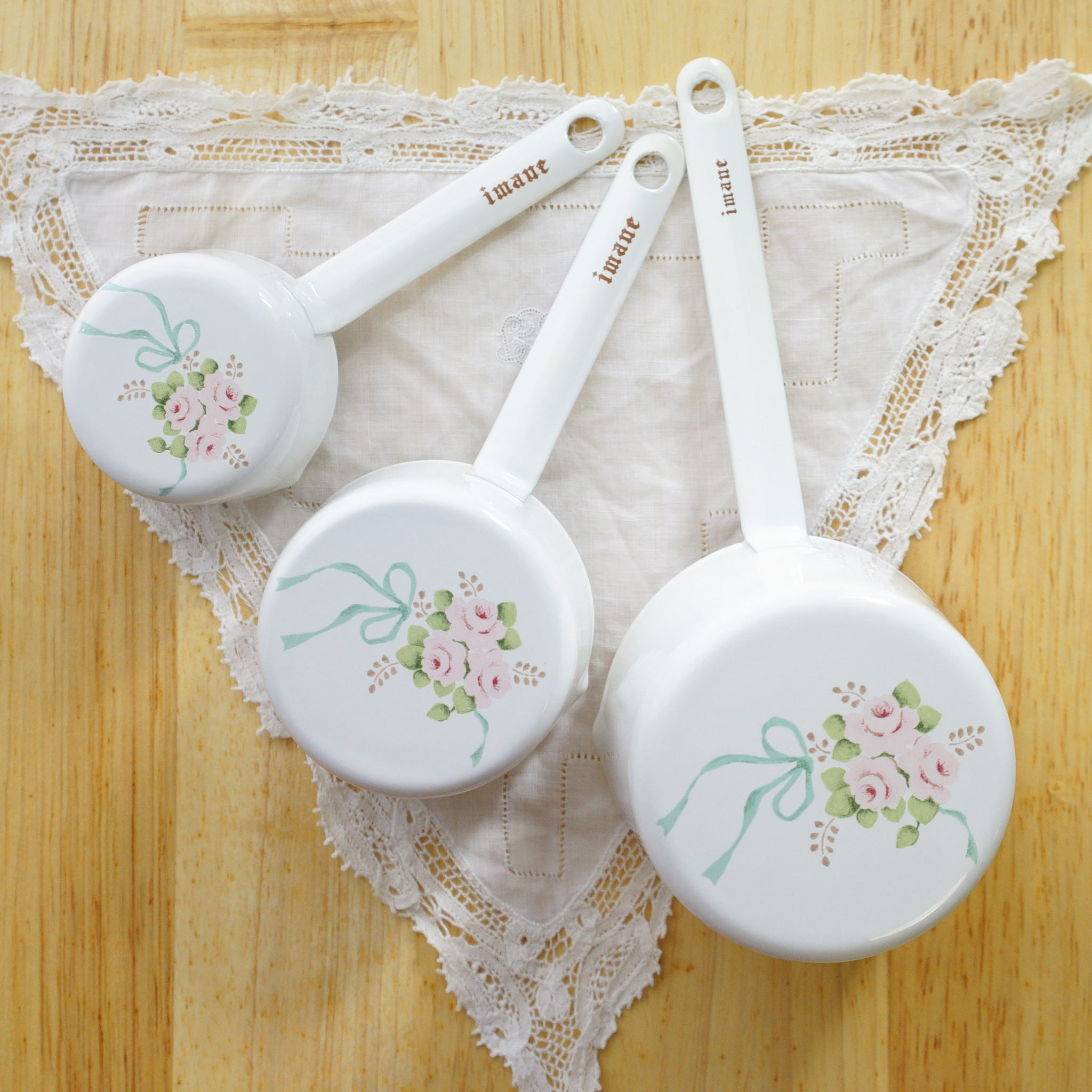 エマ　片手計量カップ200ml / 100ml / 50ml