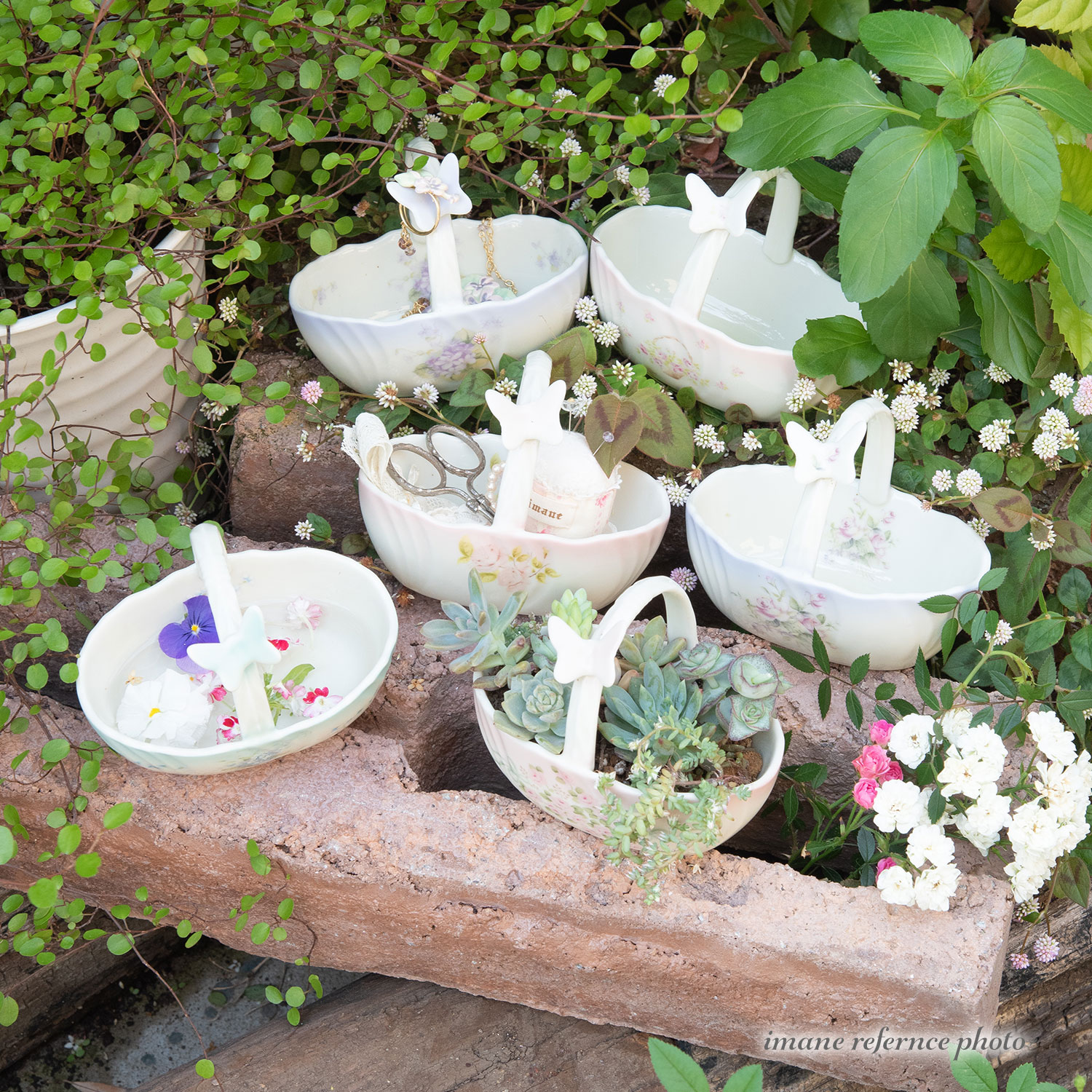 エマ　蝶付き花かご