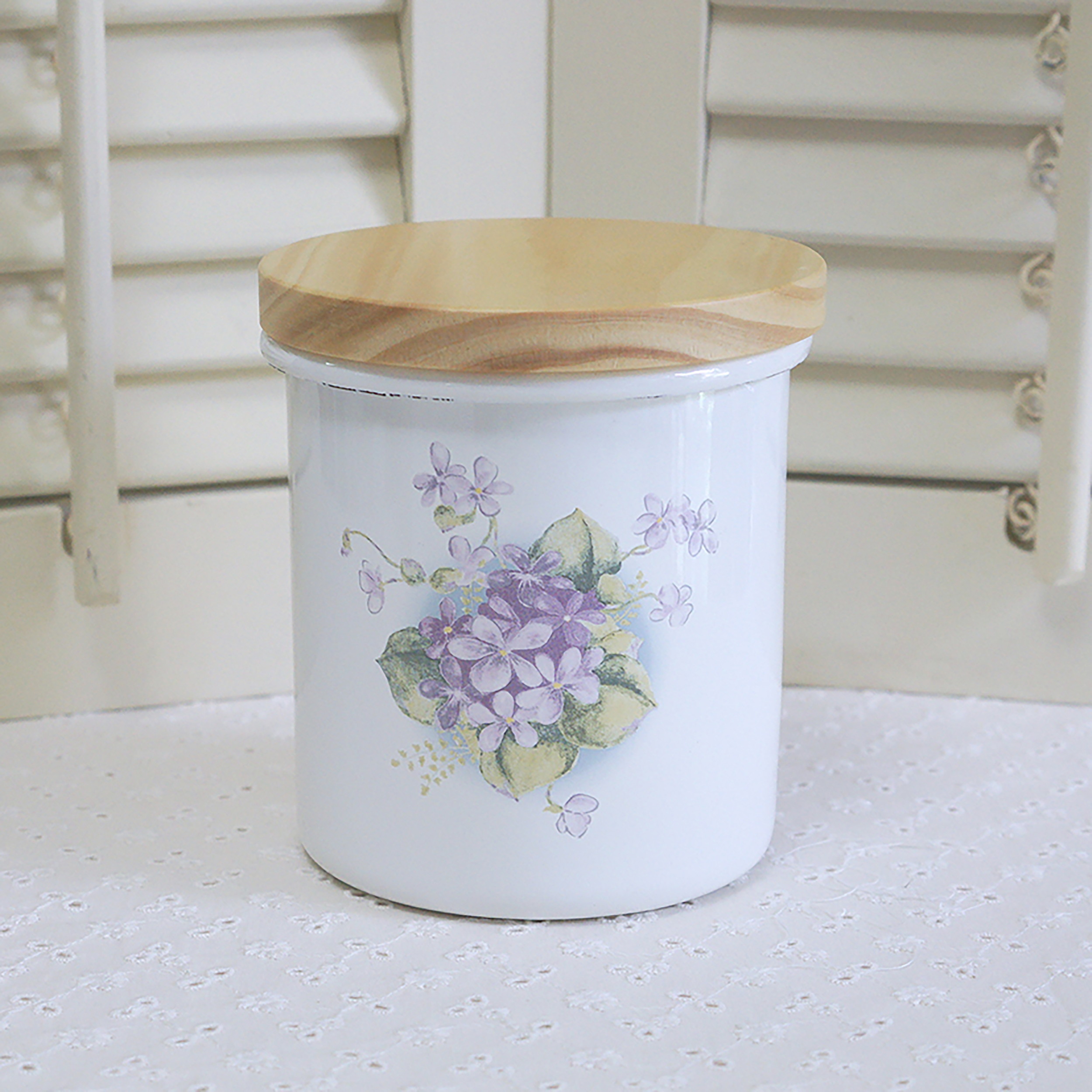 スミレ　木ブタキャニスター