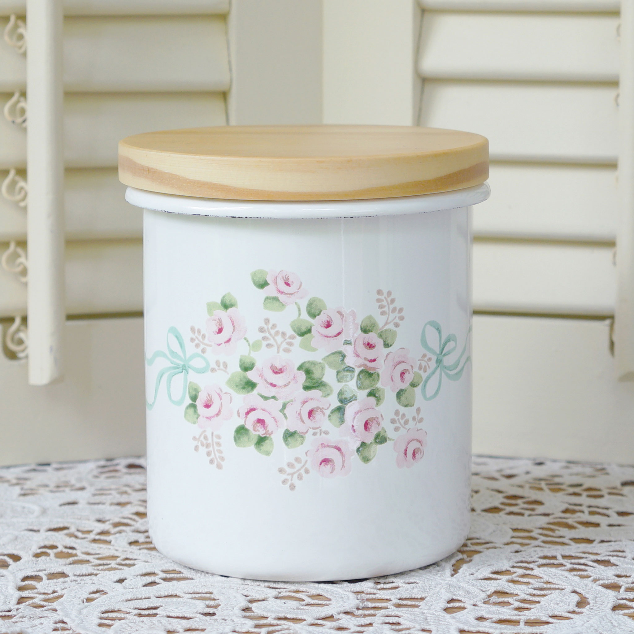 エマ　木ブタキャニスター