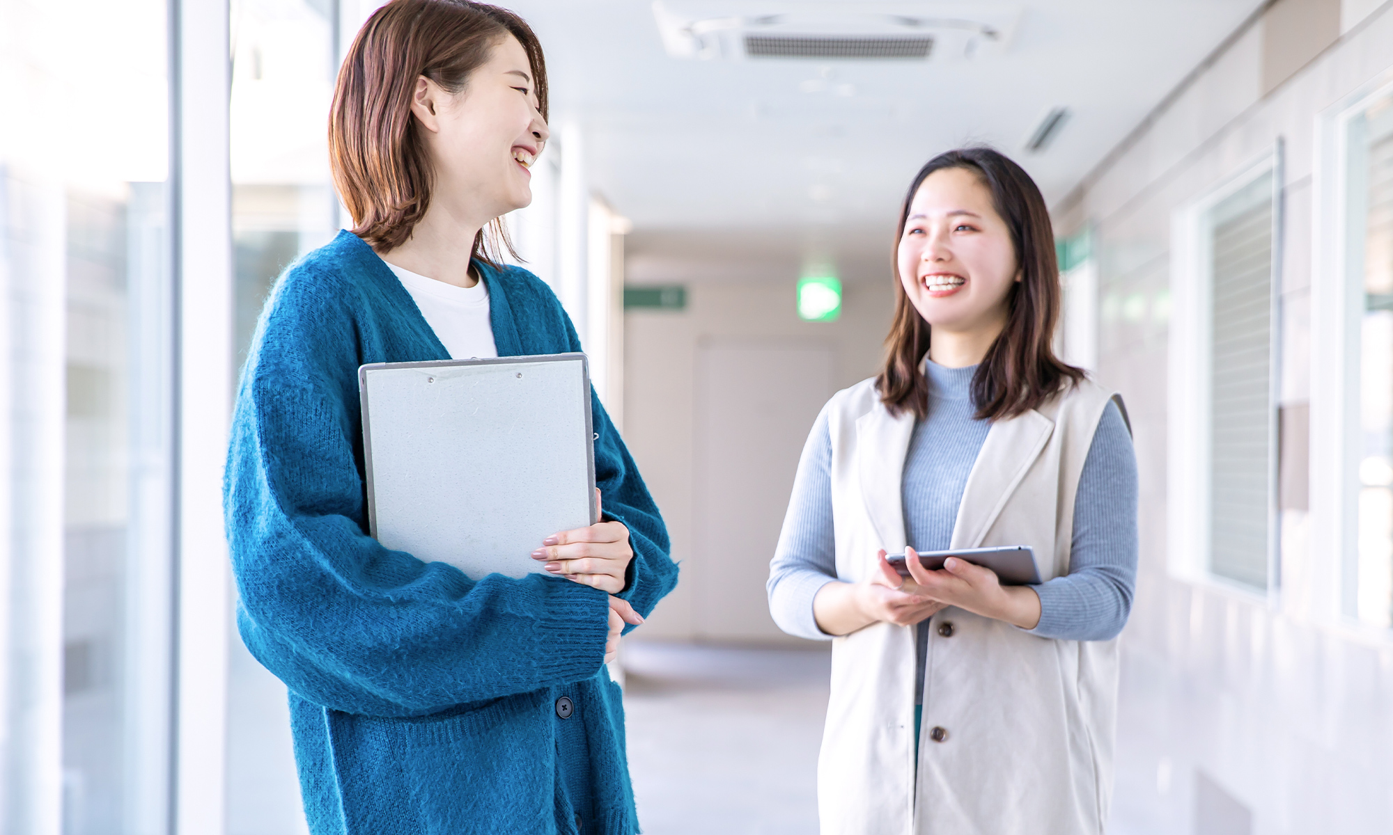 Kadode Space 視覚が広がる家具選び　配色と素材で4畳をすっきり魅せる