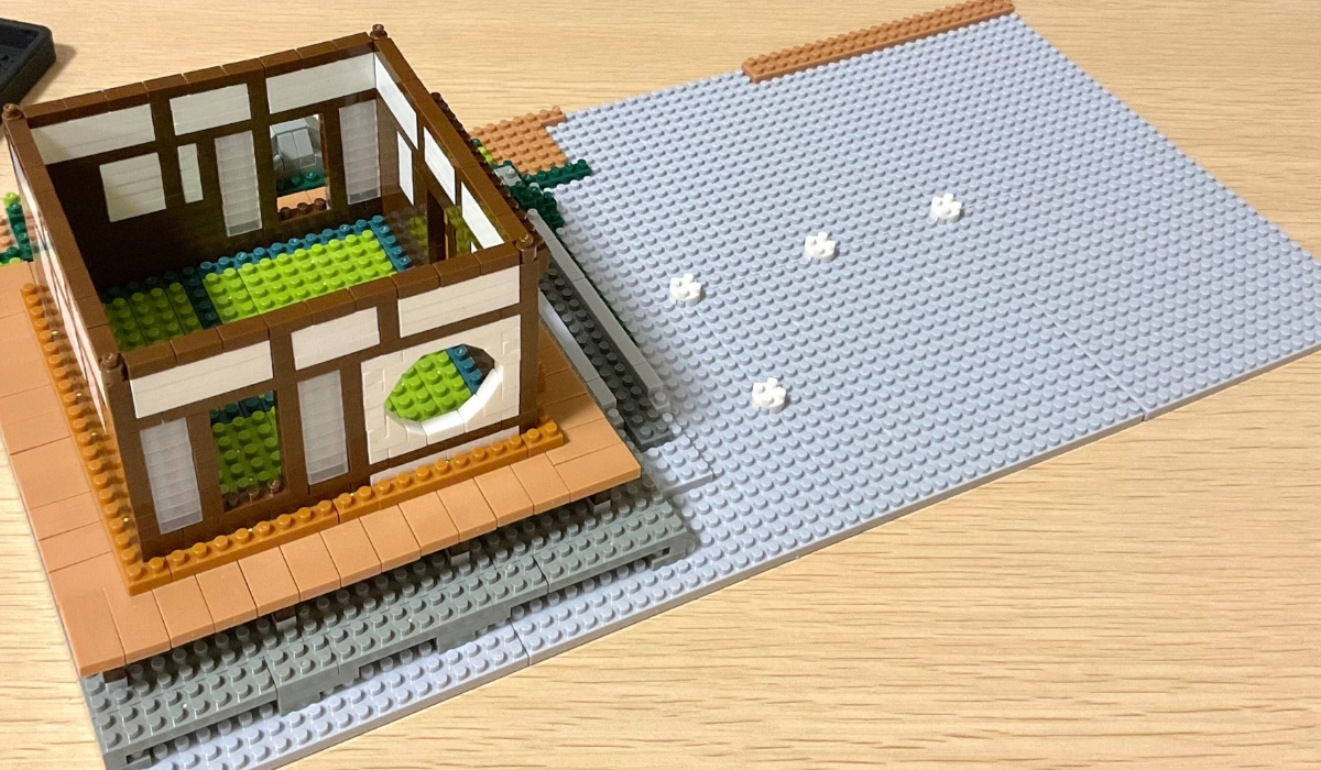 庭園部分を広げていく工程へ　ナノブロックの石や飛び石も登場