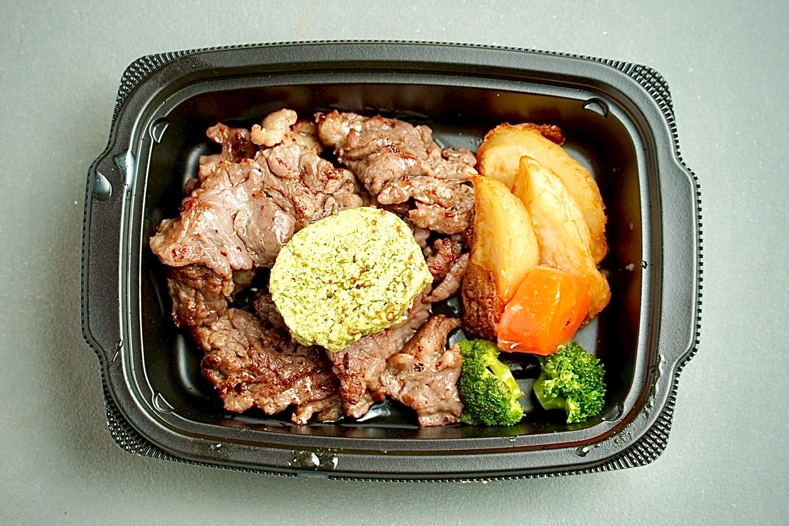 [定期] 霜降り和牛中落ちステーキ魅惑の香草バターソース仕立て