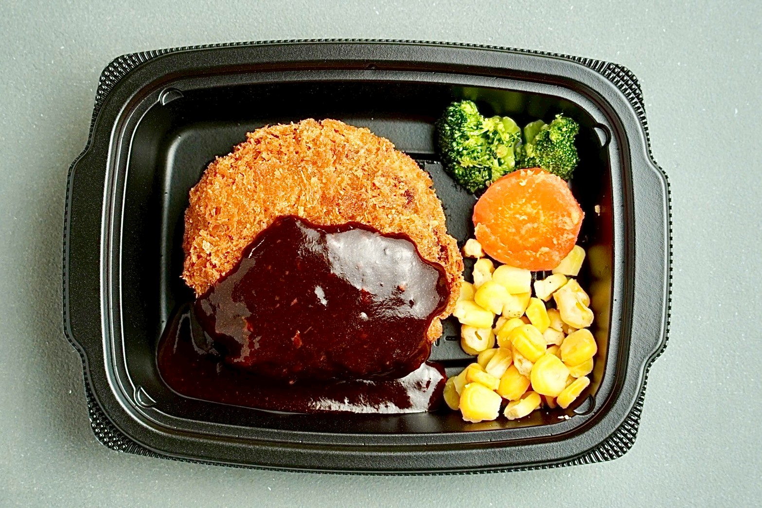 匠の手仕事！肉汁溢れるデミメンチカツ