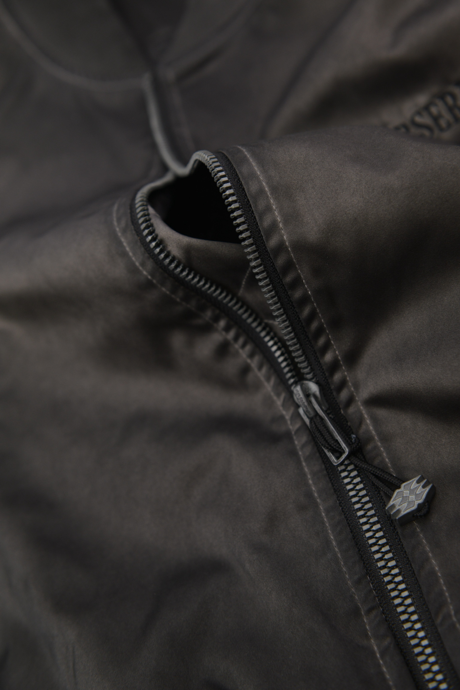レディース タイトフィット MA-1 ボンバージャケット（GABSERINEロゴ） (Ladies’ Tight Fit MA-1 Bomber Jacket with GABSERINE Logo) サイズ: S