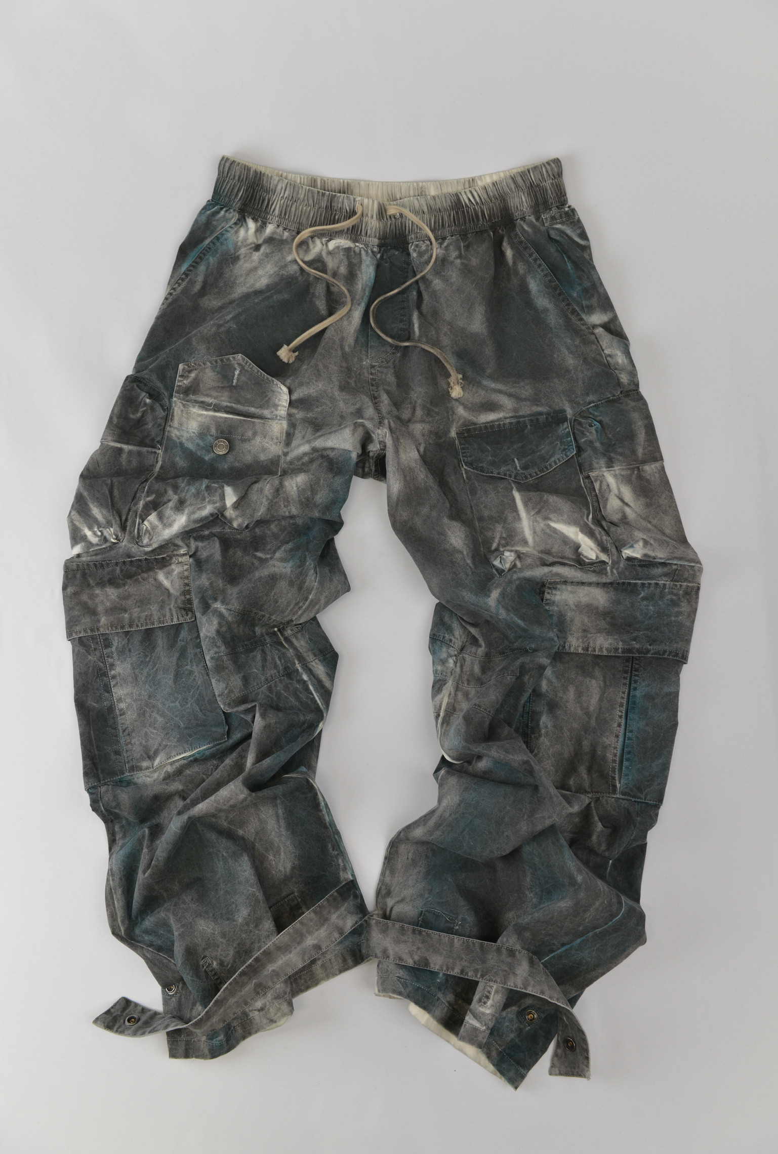 クラッシュ加工カーゴパンツ