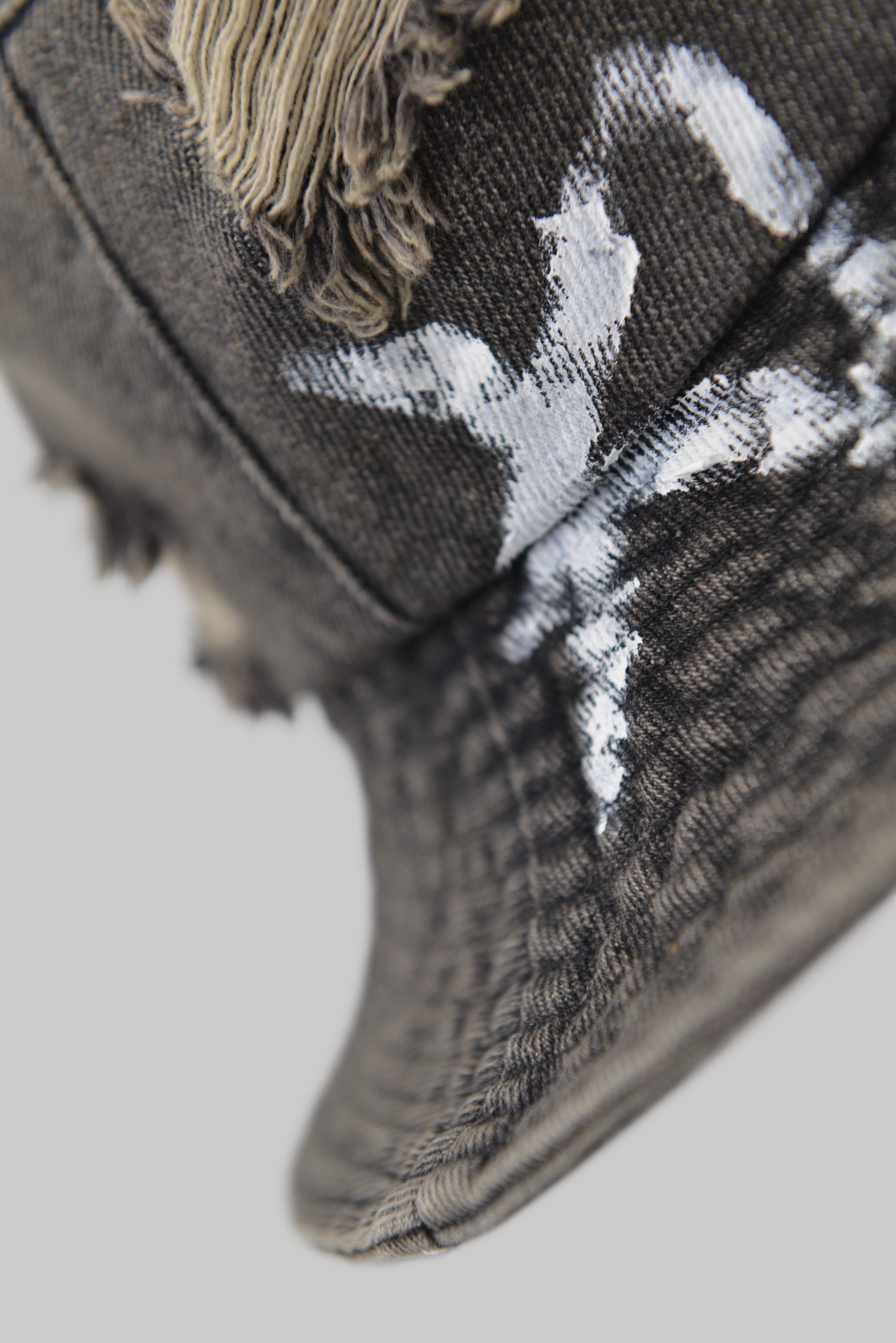 KURORO Distressed Graffiti Bucket Hat」 （クロロディストレスト グラフィティ バケットハット）グレー