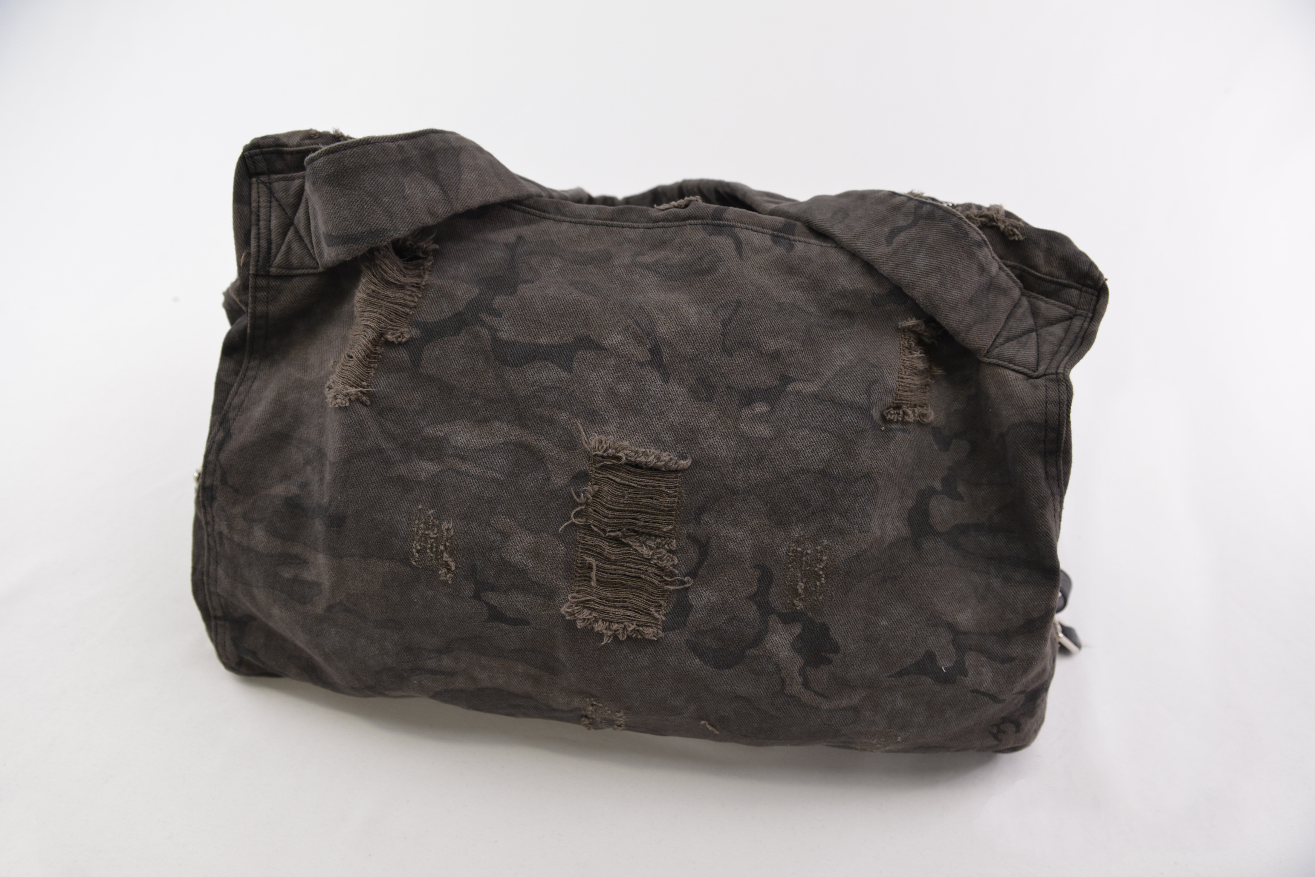 KURORO Distressed Camo Duffel Bag （クロロ ディストレスト カモ ダッフルバッグ）　ブラックカモ