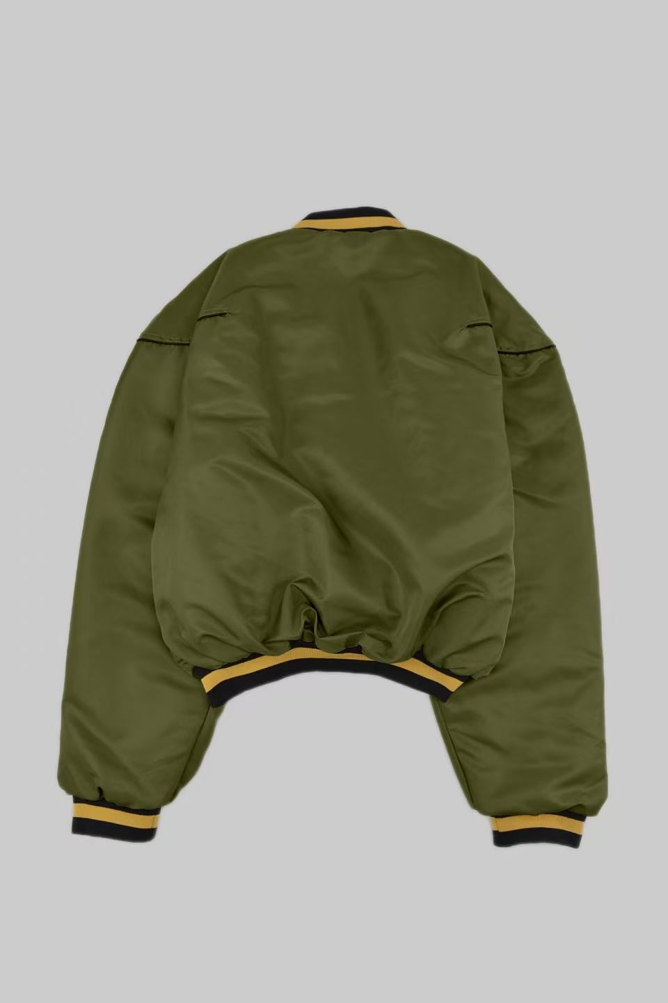 KURORO クロップドボリュームスタジャン KURORO Cropped Volume Stadium Jacket ライトオリーブ サイズ: M