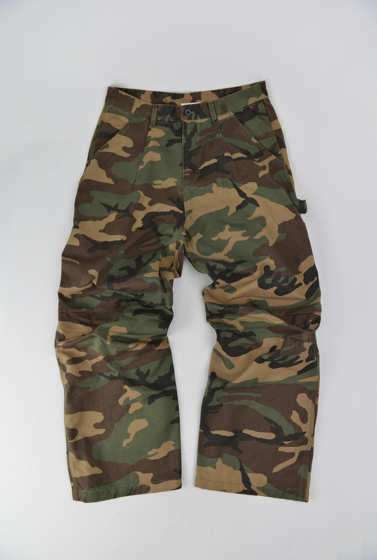 迷彩カーゴパンツ
