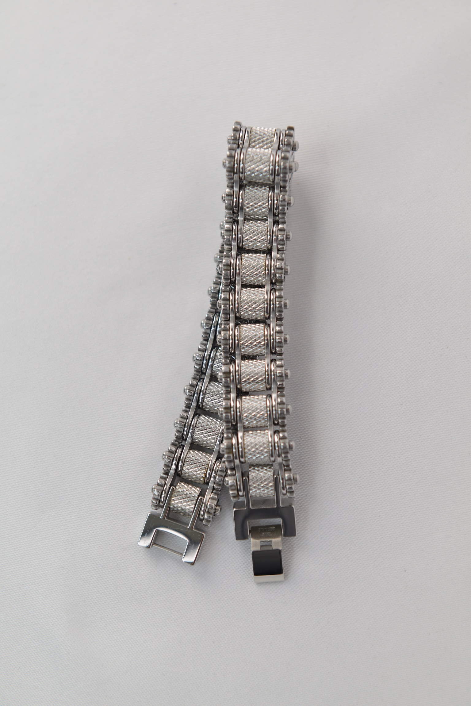 “Gear Mesh Armor Bracelet”（ギアメッシュアーマーブレスレット）