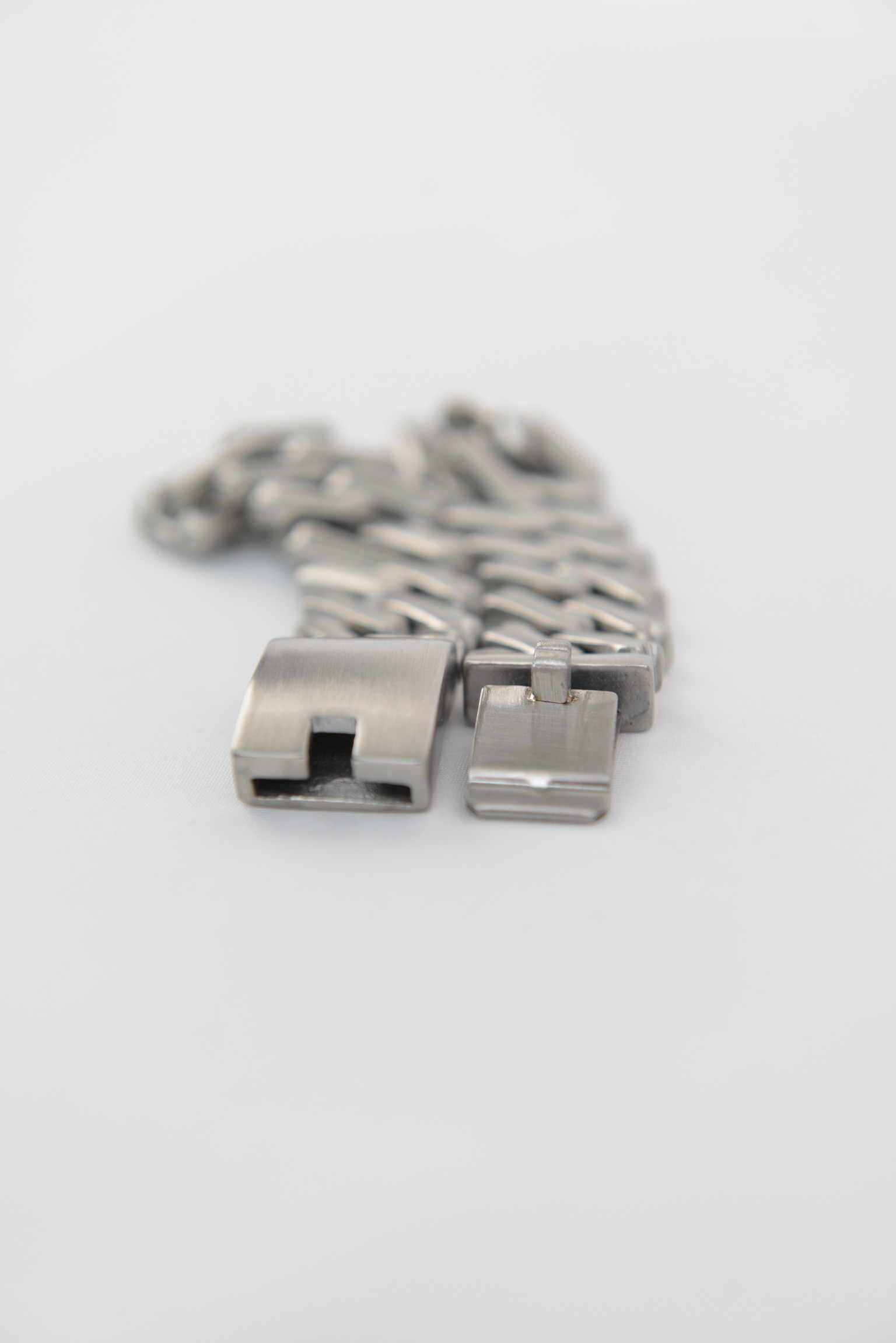“Heavy Duty Brushed Chain Bracelet”（ヘビーデューティ・ブラッシュドチェーンブレスレット）