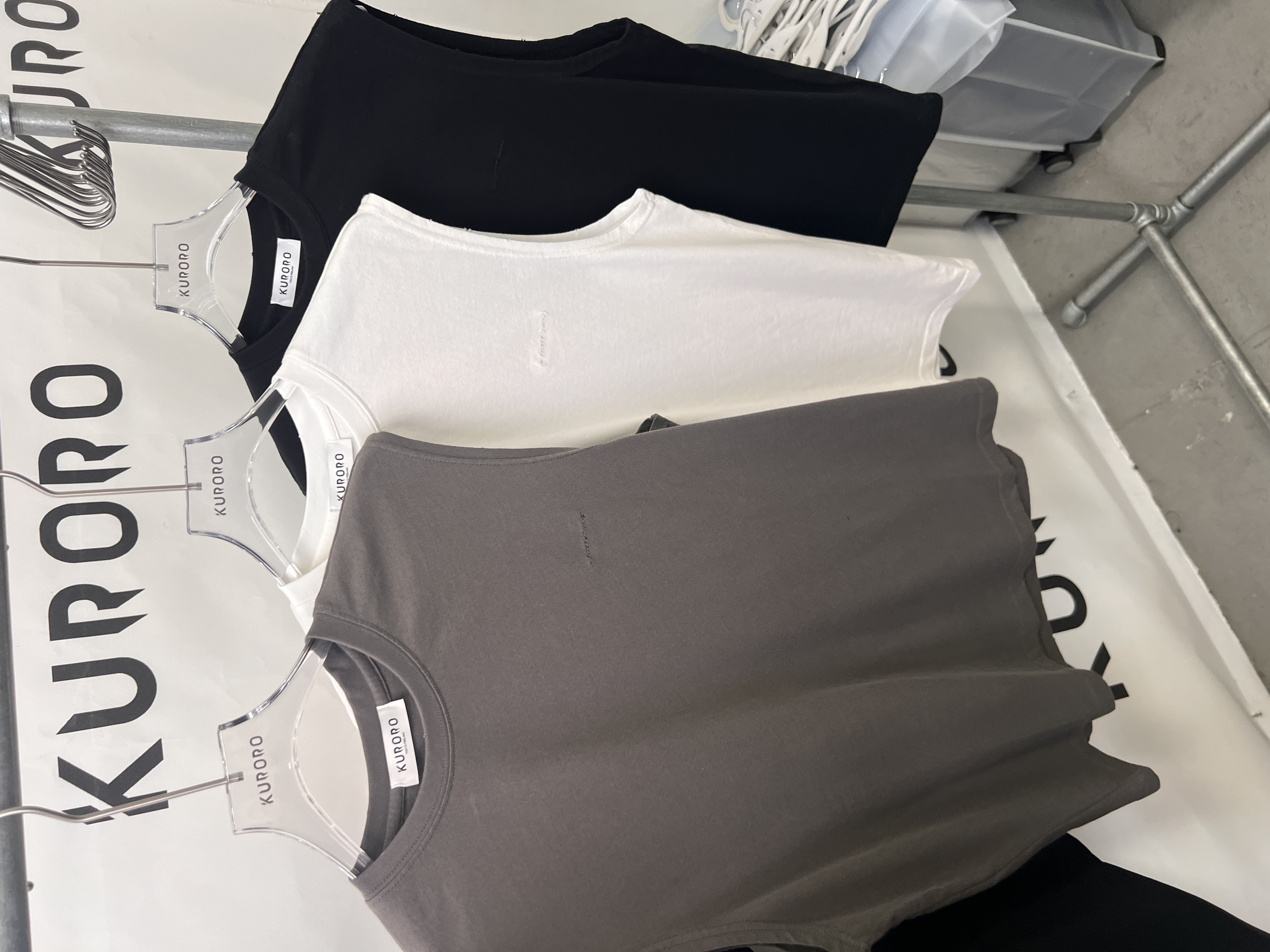 KURORO ミニマルノースリーブTee　    WHITE