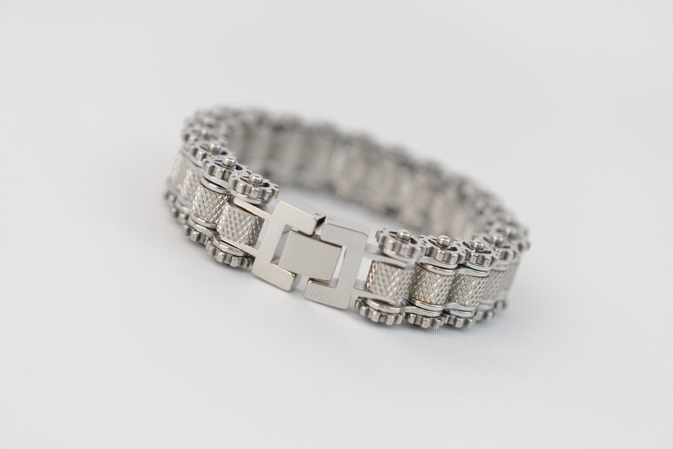 “Gear Mesh Armor Bracelet”（ギアメッシュアーマーブレスレット）