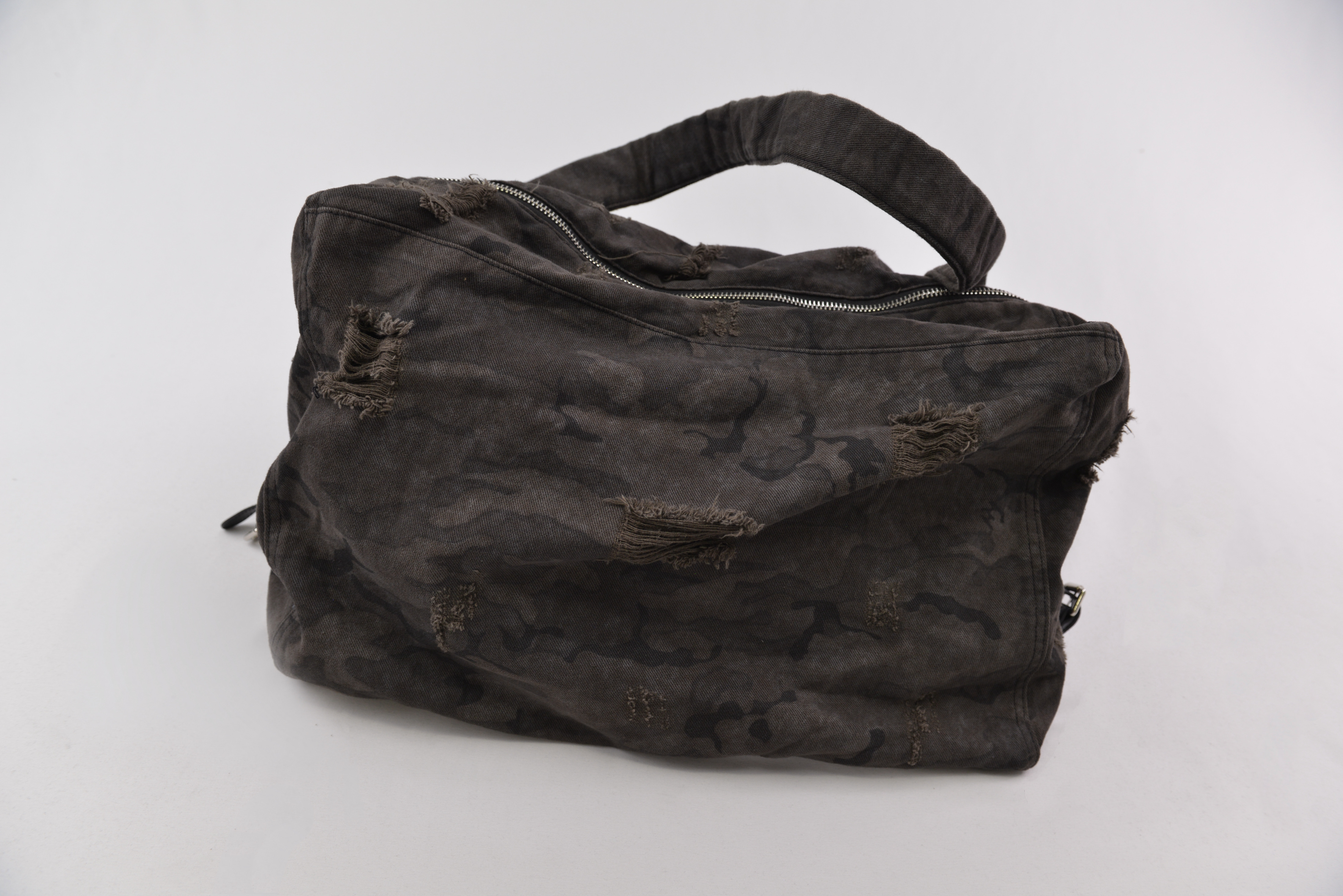 KURORO Distressed Camo Duffel Bag （クロロ ディストレスト カモ ダッフルバッグ）　ブラックカモ