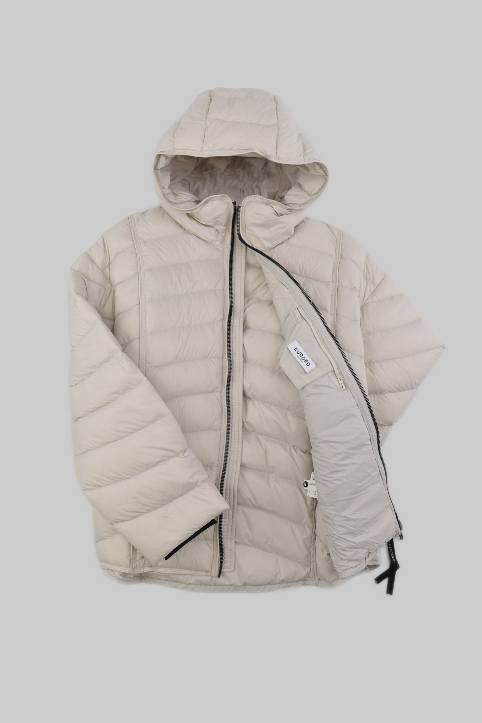 エッセンシャル フード ダウンジャケット 　KURORO Essential Hood Down Jacket　Snow White サイズ: M