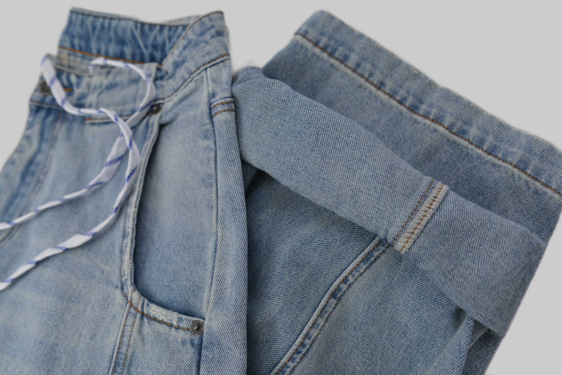 axed Light Wash Denim Pants / リラックスライトウォッシュデニムパンツ サイズ: M