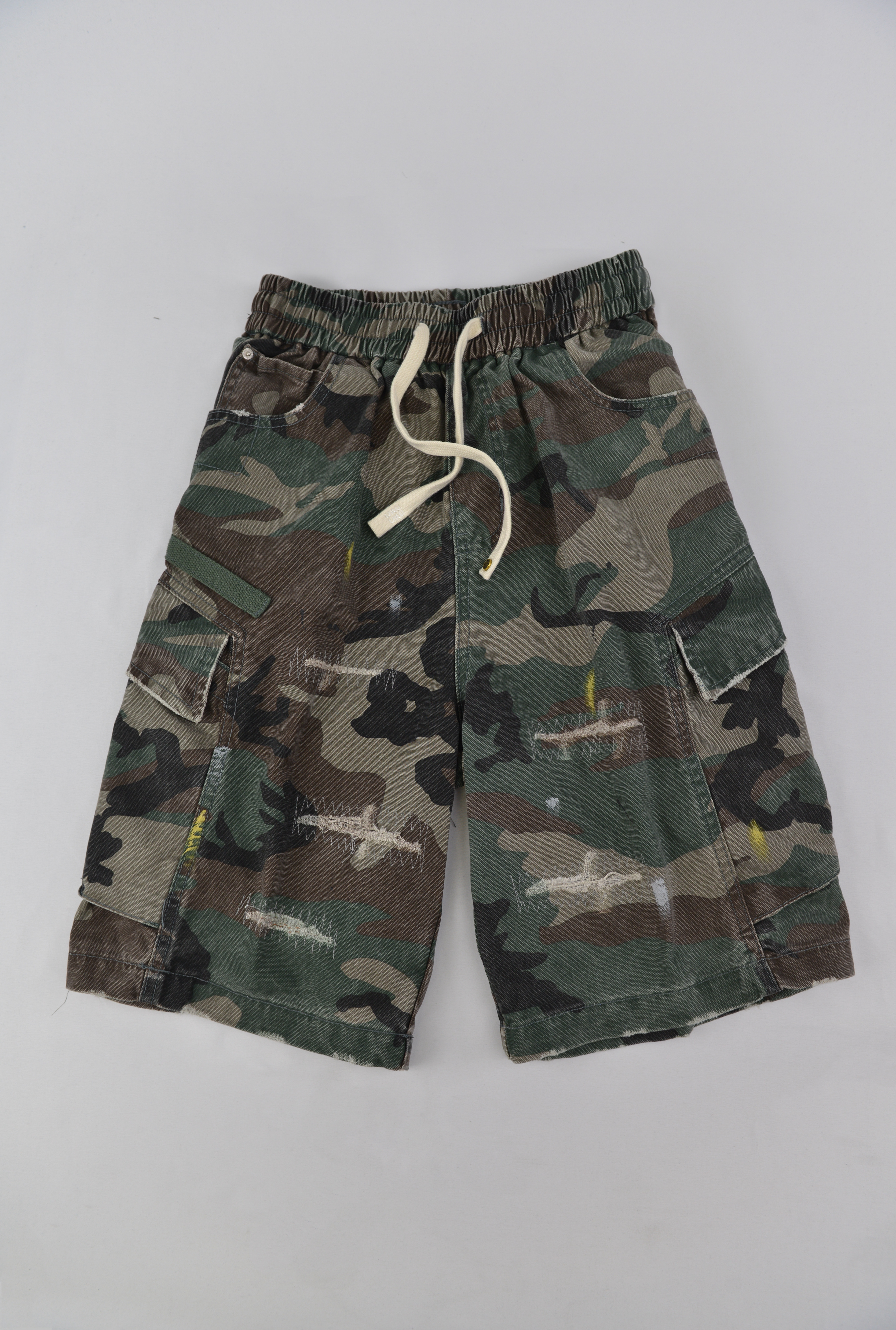 KURORO ペイント×クラッシュ カーゴハーフパンツ