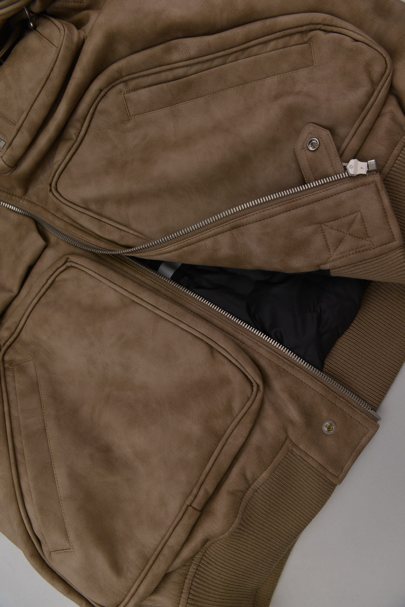 KURORO マルチポケット レザーボンバージャケット　サンドベージュ サイズ: L