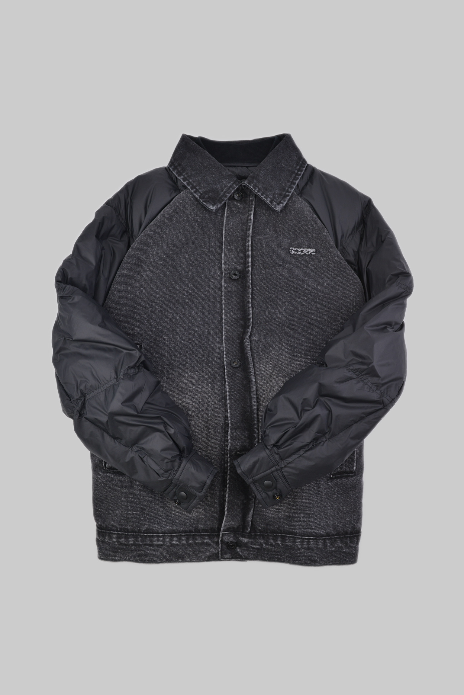 KURORO HYBRID DENIM DOWN JACKET – BLACK ON BLACK ハイブリッド デニムダウンジャケット〈オールブラック〉