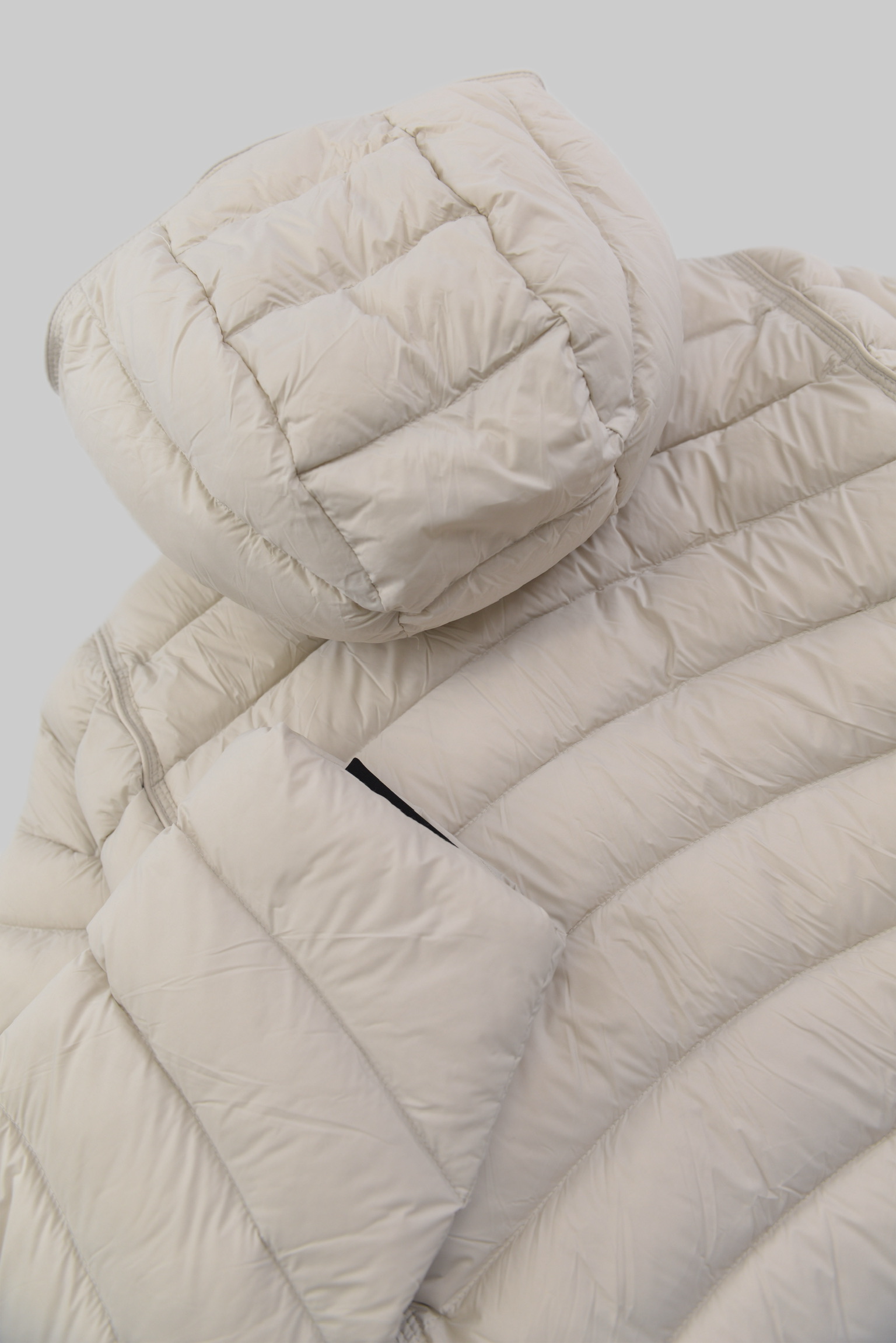 エッセンシャル フード ダウンジャケット 　KURORO Essential Hood Down Jacket　Snow White サイズ: M
