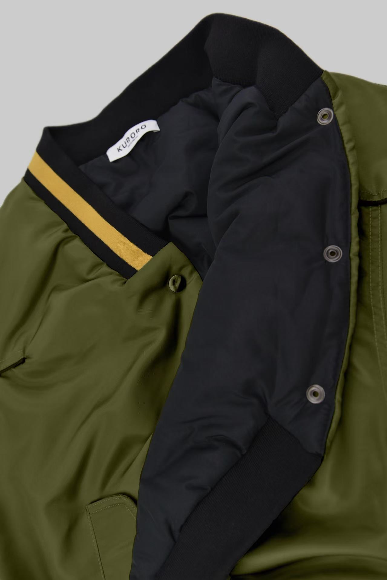 KURORO クロップドボリュームスタジャン KURORO Cropped Volume Stadium Jacket ライトオリーブ サイズ: M