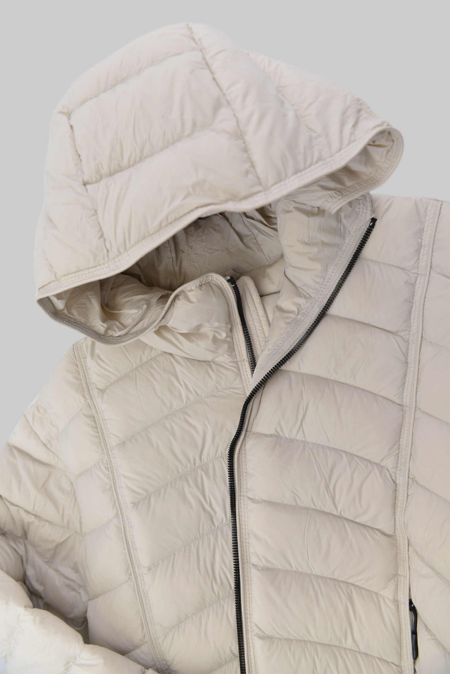 エッセンシャル フード ダウンジャケット 　KURORO Essential Hood Down Jacket　Snow White サイズ: M