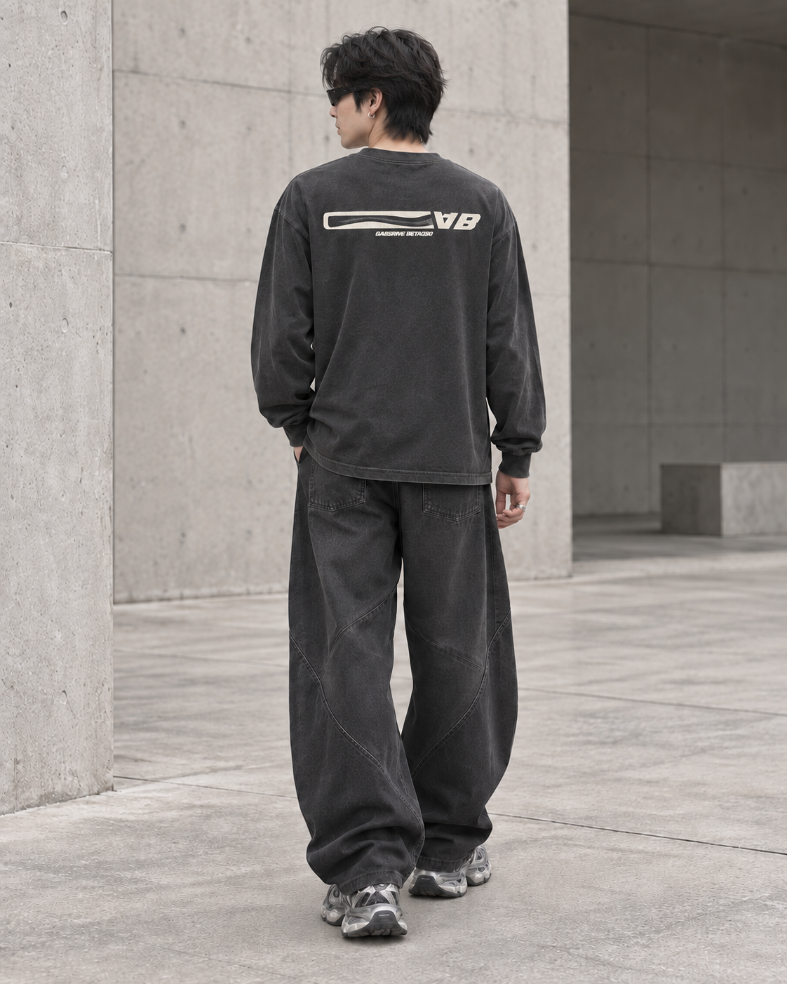 ウェーブライン バックプリントロングTシャツ チャコール サイズ: M